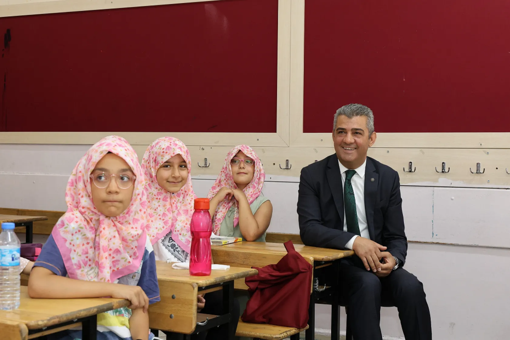 Yaz kurslarında çocukların neşesi umut oluyor