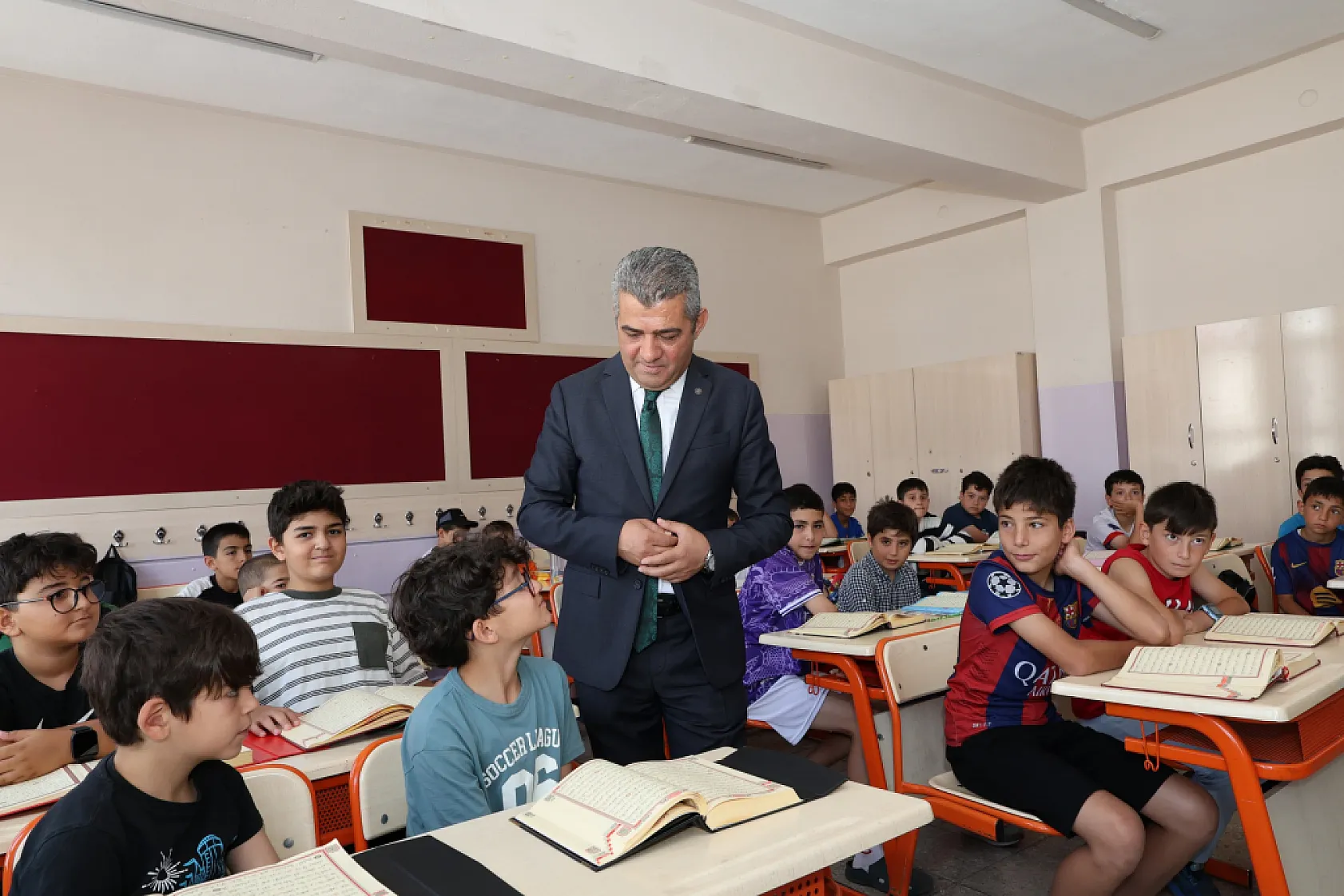 Yaz kurslarında çocukların neşesi umut oluyor
