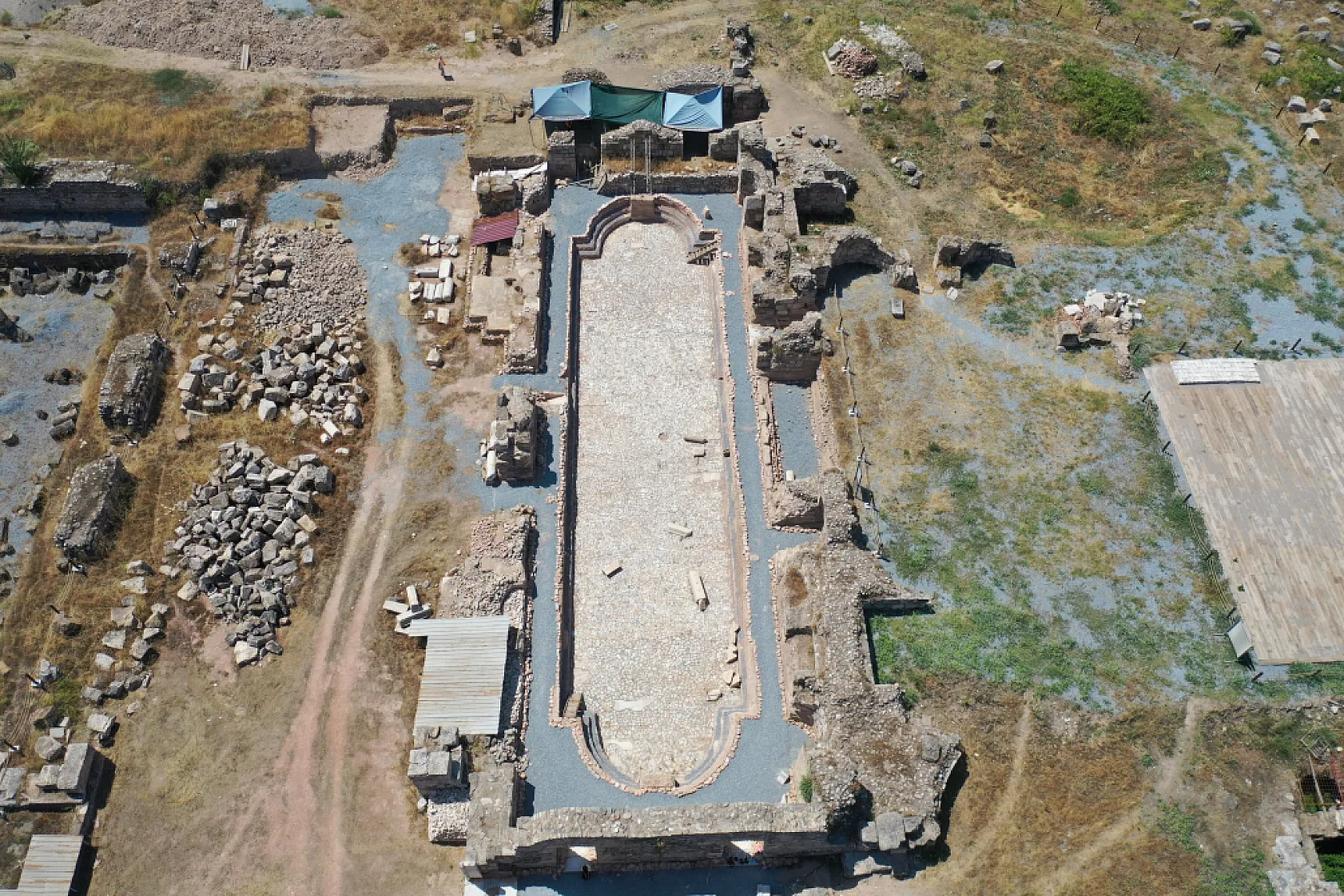 Bakan Ersoy: Tralleis'te 2 bin yıllık antik havuz gün yüzüne çıkarıldı