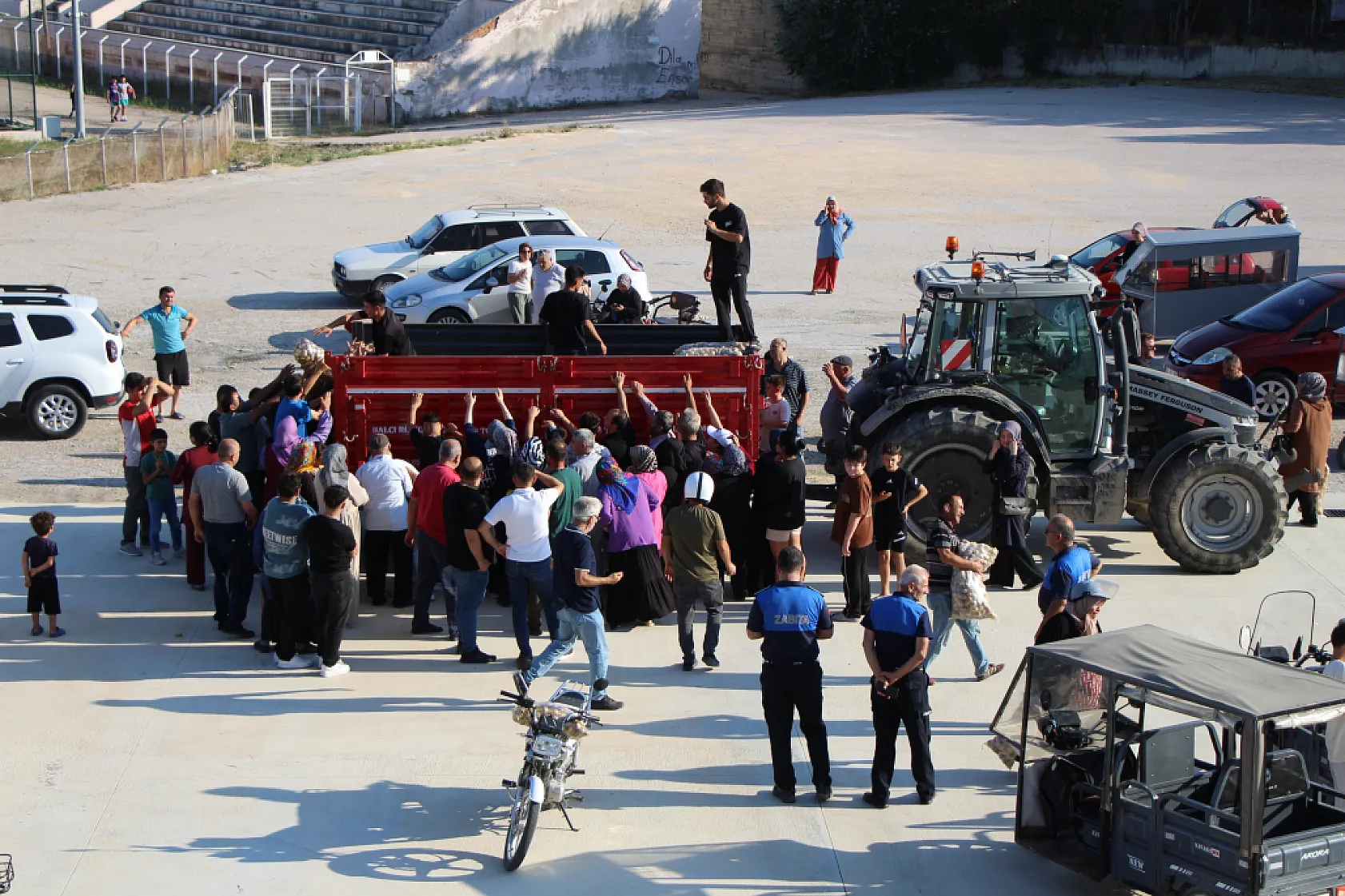 Amasyalı genç çiftçiden örnek hareket: 6 ton patatesi ücretsiz dağıttı