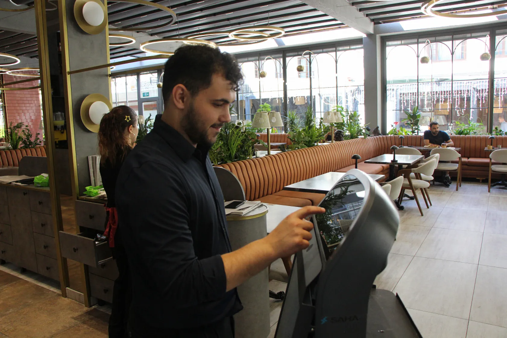 Amasya'da servis robotu merdivenlerden düştü: 3 gün izin verildi