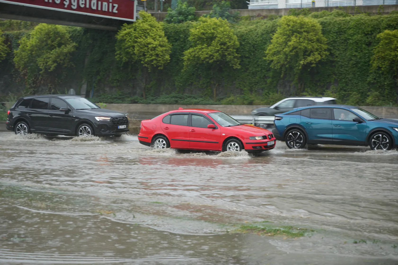 Samsun'da sağanak hayatı felç etti