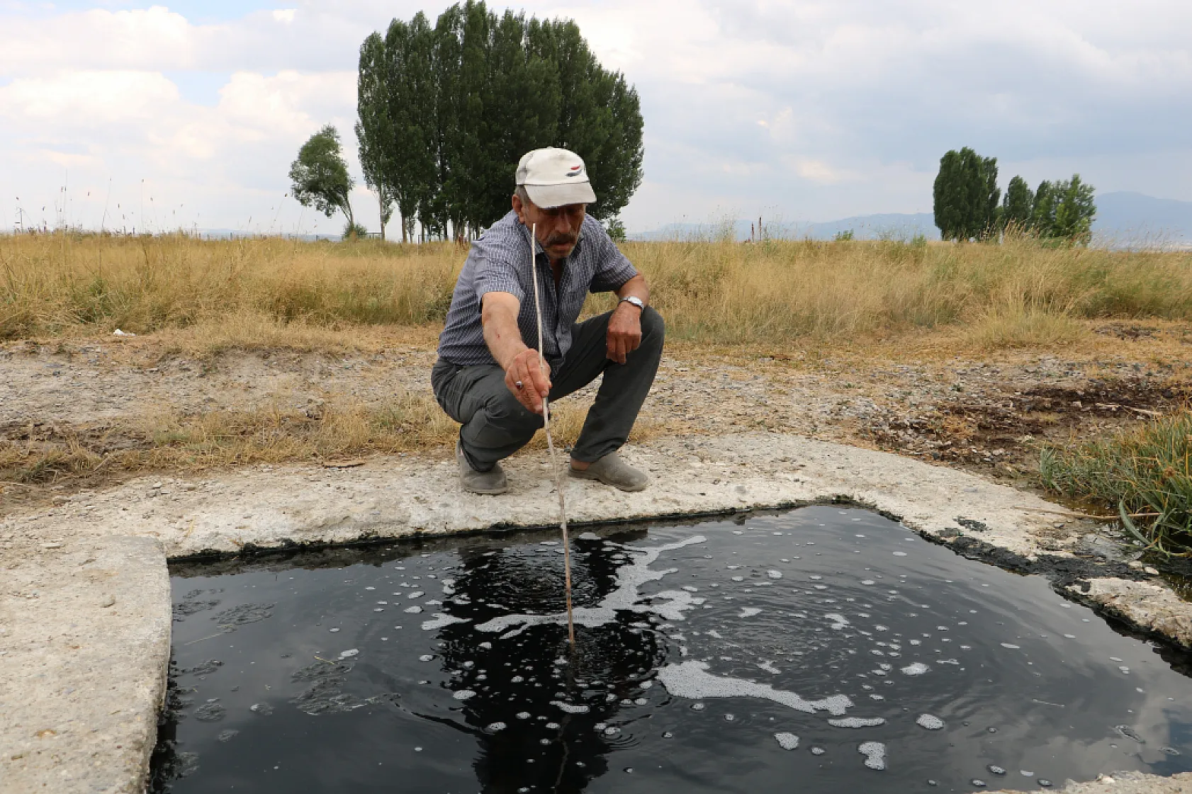 Erzurum'da 50 yıllık kuyudan çıkan su merak uyandırıyor