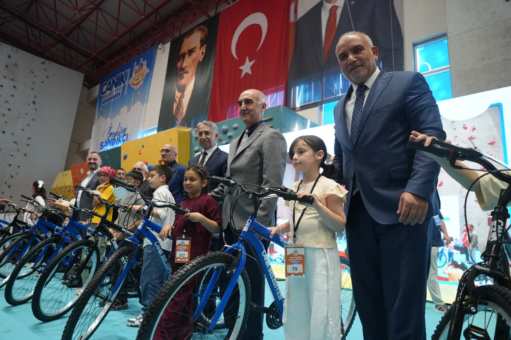 Canik'te 2 bin 500 çocuk ödüllendirildi