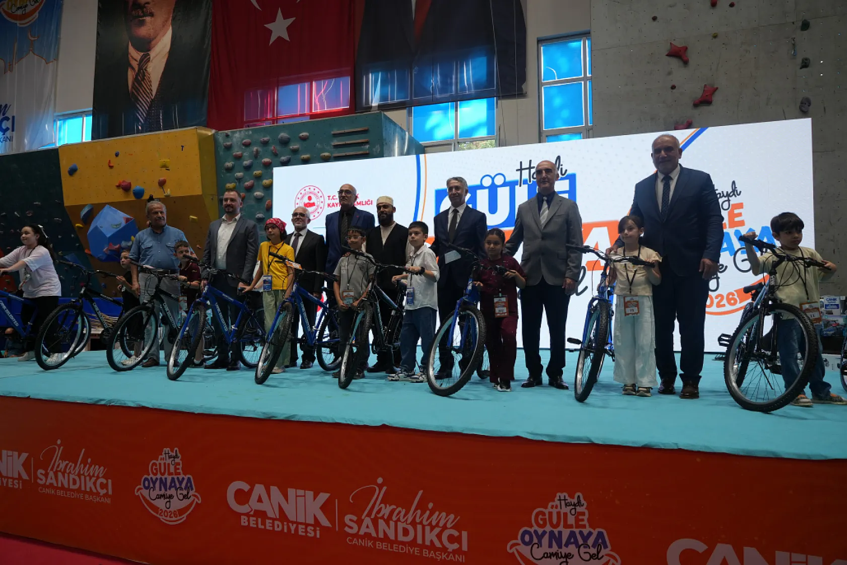 Canik'te 2 bin 500 çocuk ödüllendirildi