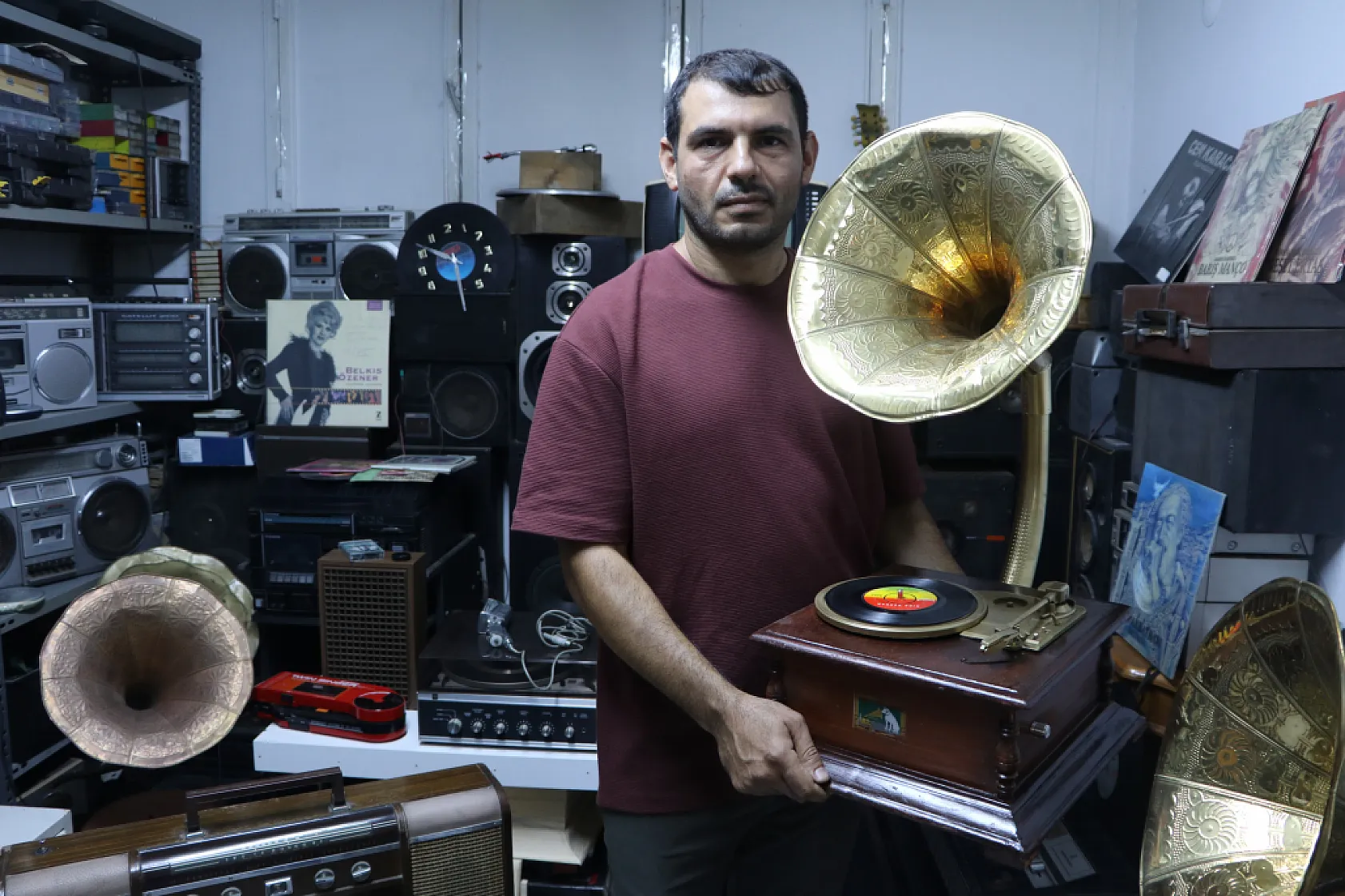 Yüz yıllık gramofonları yeniden hayata döndürüyor