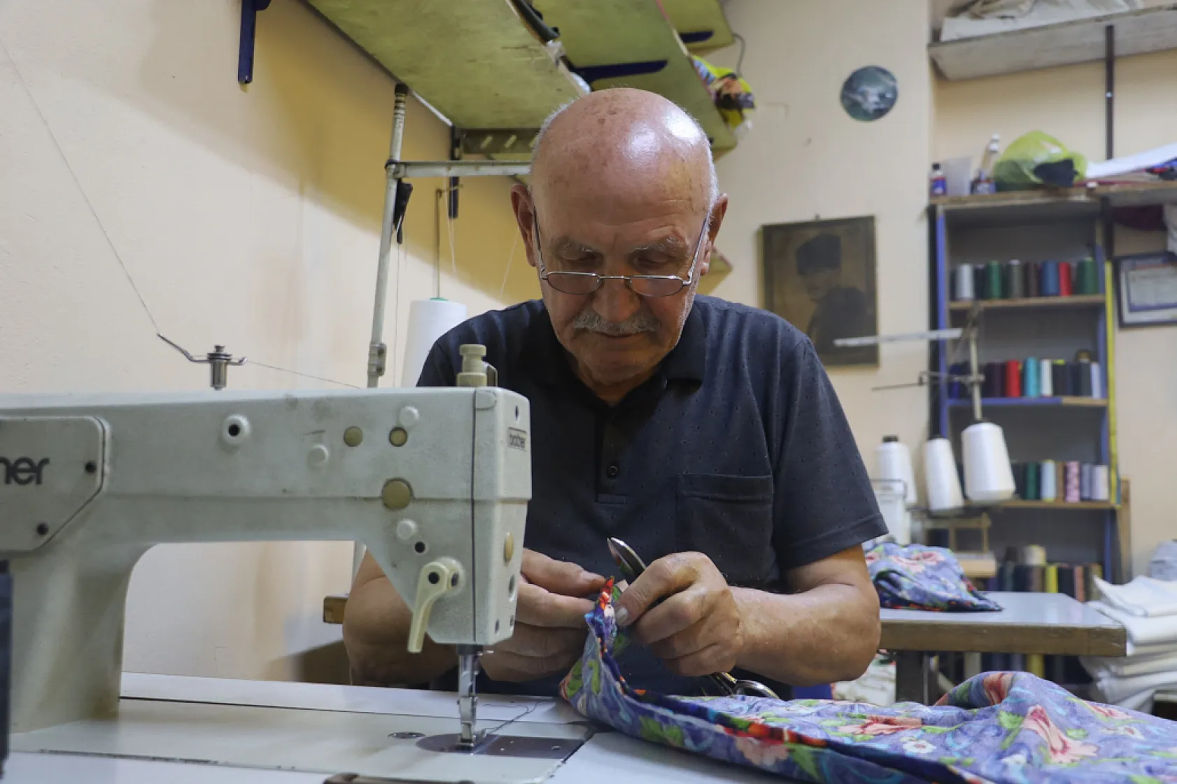 İğne ve makası 65 yıldır elinden bırakmadı
