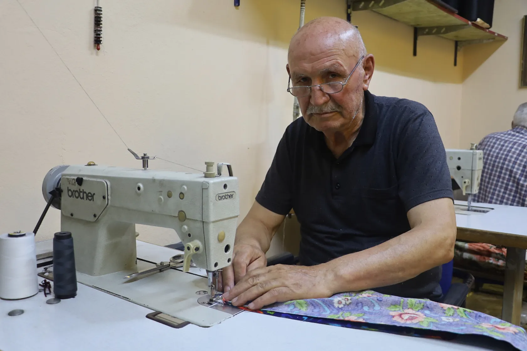 İğne ve makası 65 yıldır elinden bırakmadı