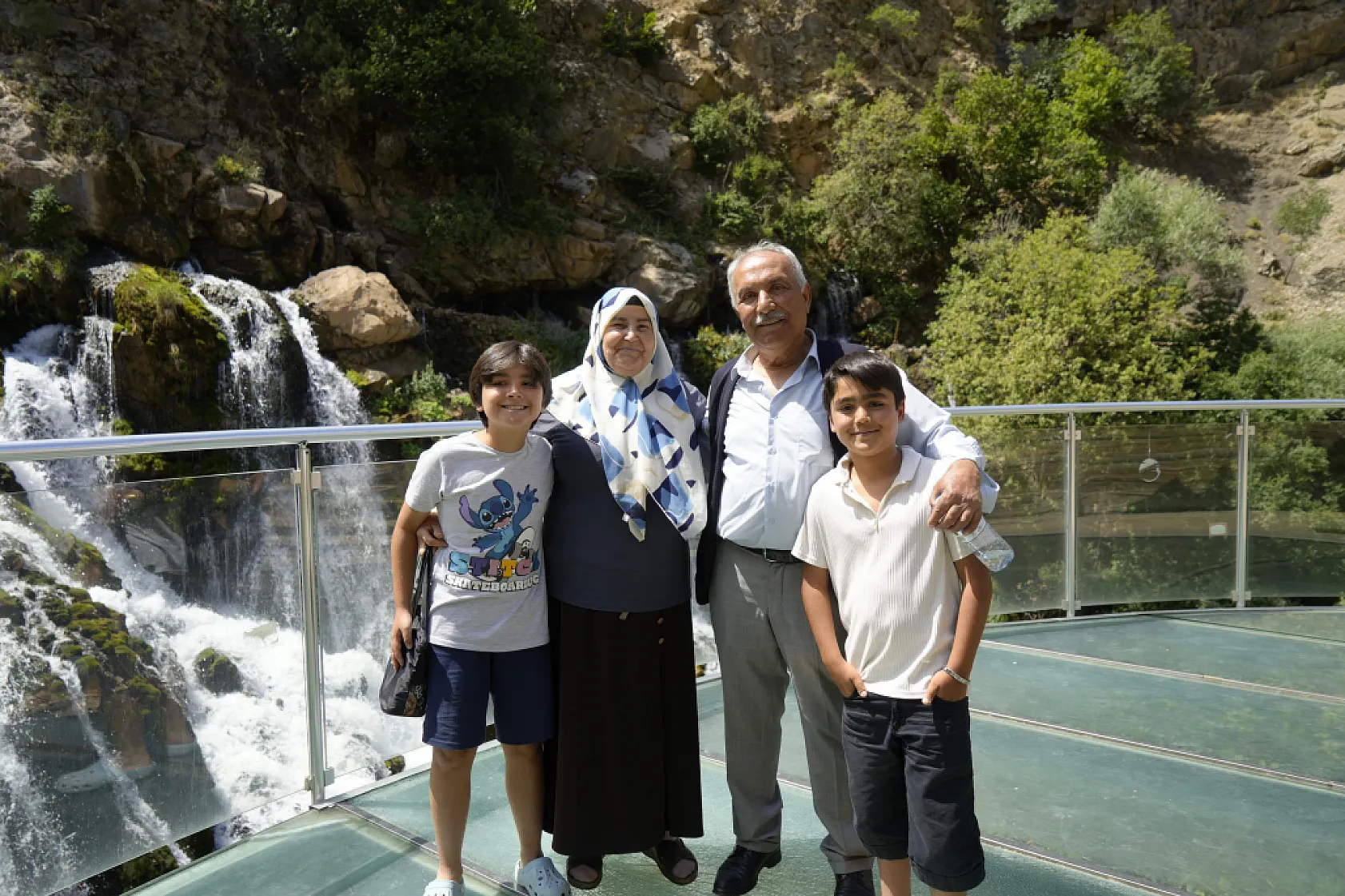 Tomara Şelalesi yaz sıcağında serinletiyor