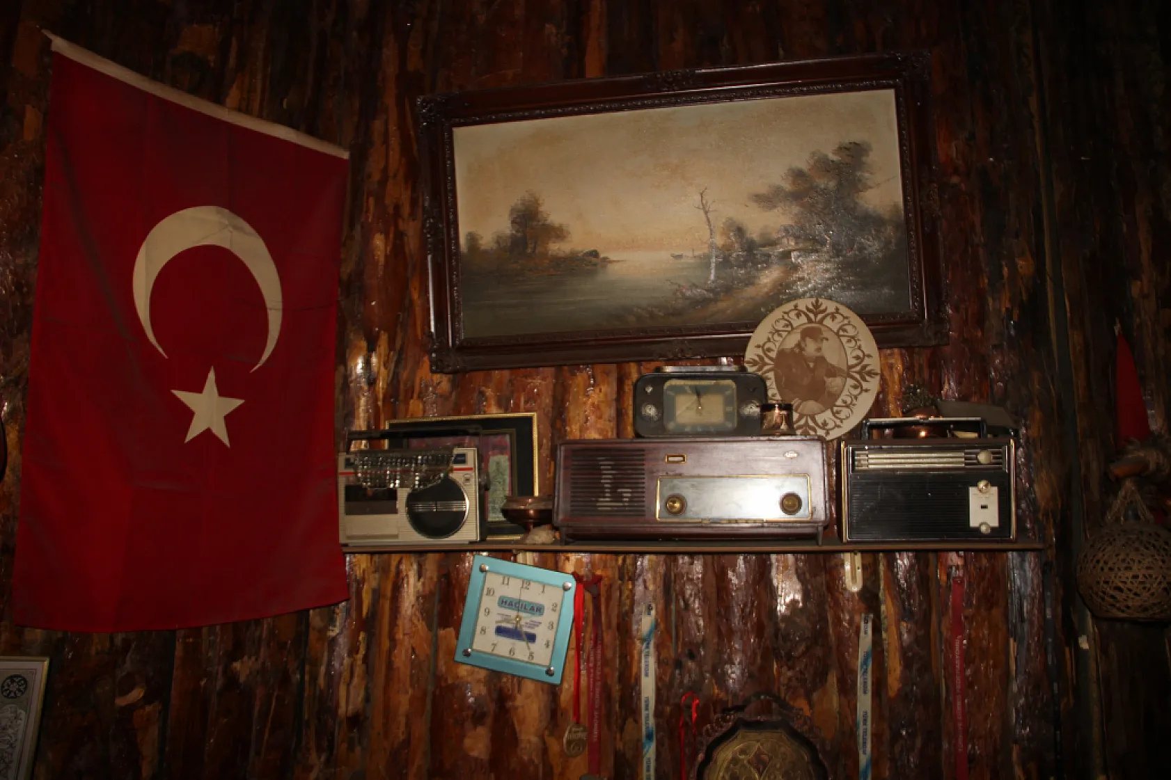 Erzurum'da çay ocağını antika koleksiyonuna çevirdi