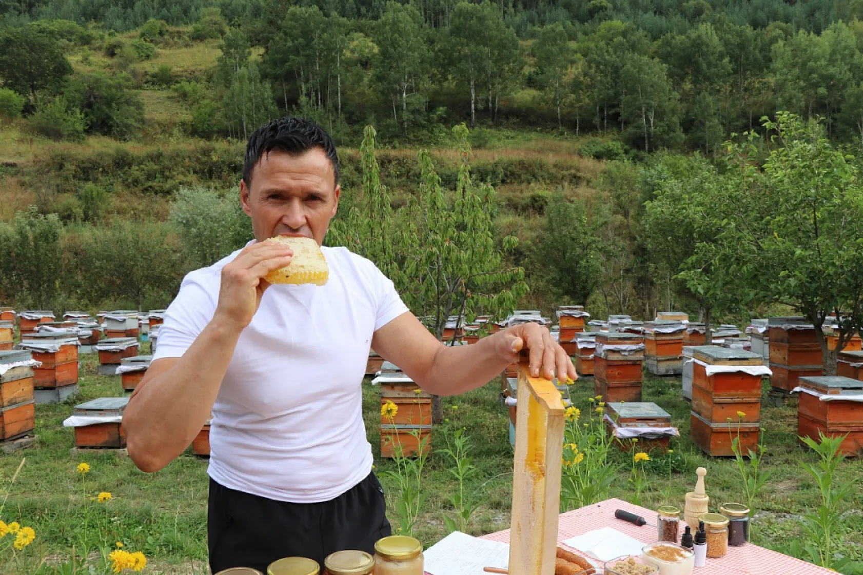 Sporculuğu ile arıcılığı aynı anda sürdürüyor