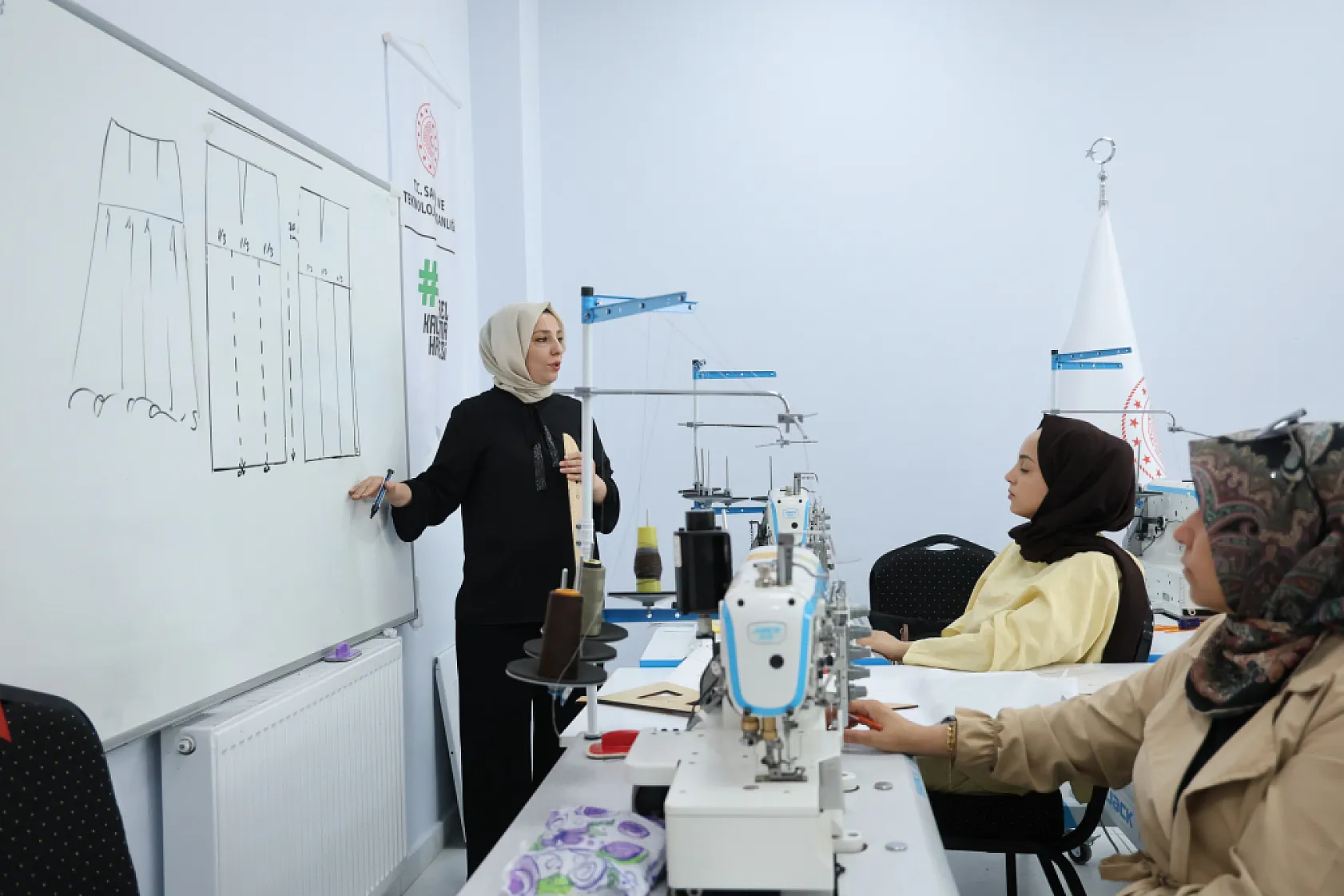 Farklı mesleklerden kadınların ortak hedefi moda