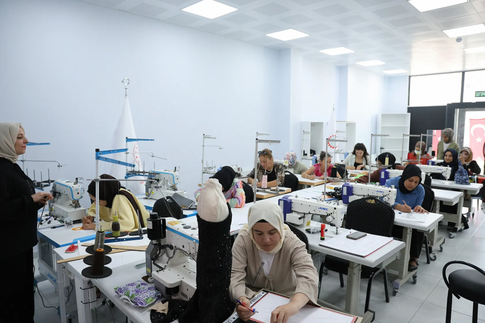 Farklı mesleklerden kadınların ortak hedefi moda