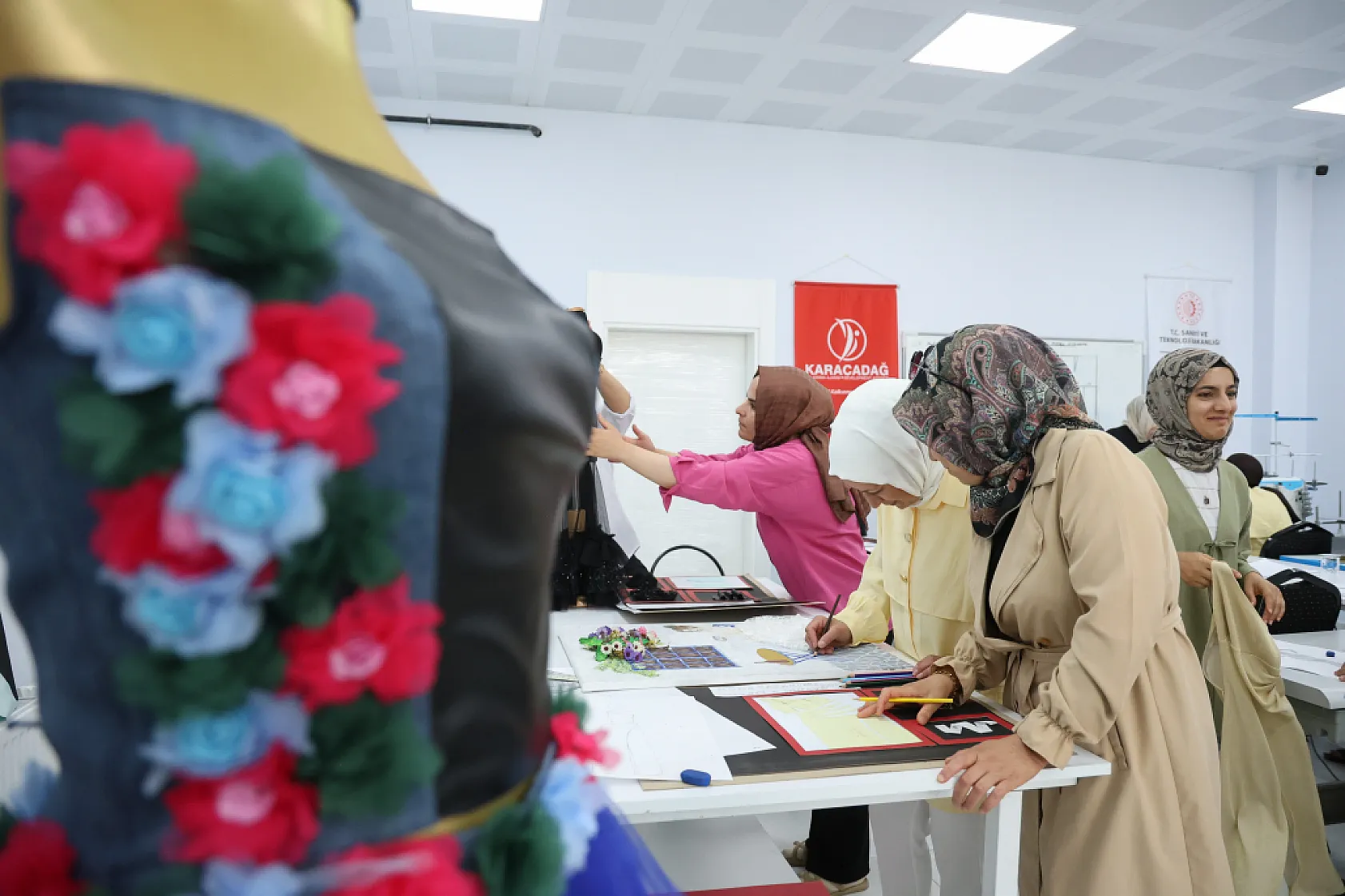Farklı mesleklerden kadınların ortak hedefi moda