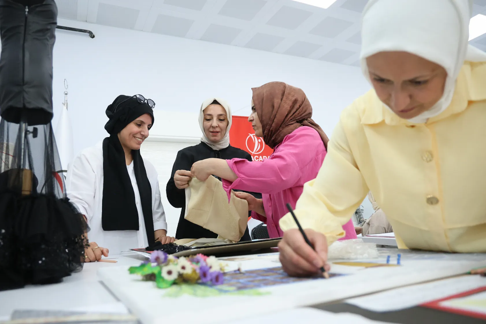 Farklı mesleklerden kadınların ortak hedefi moda
