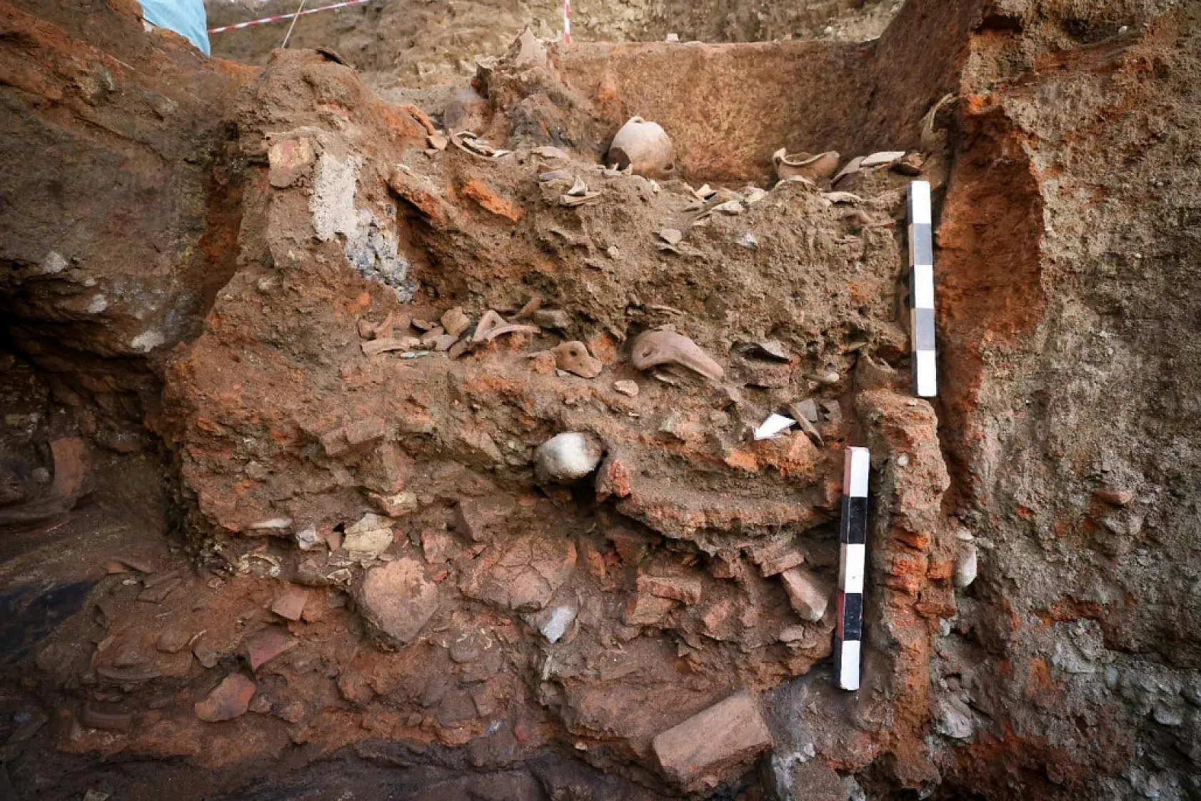 Tiflis'te yol çalışmasında 10. yüzyıla ait seramikler bulundu