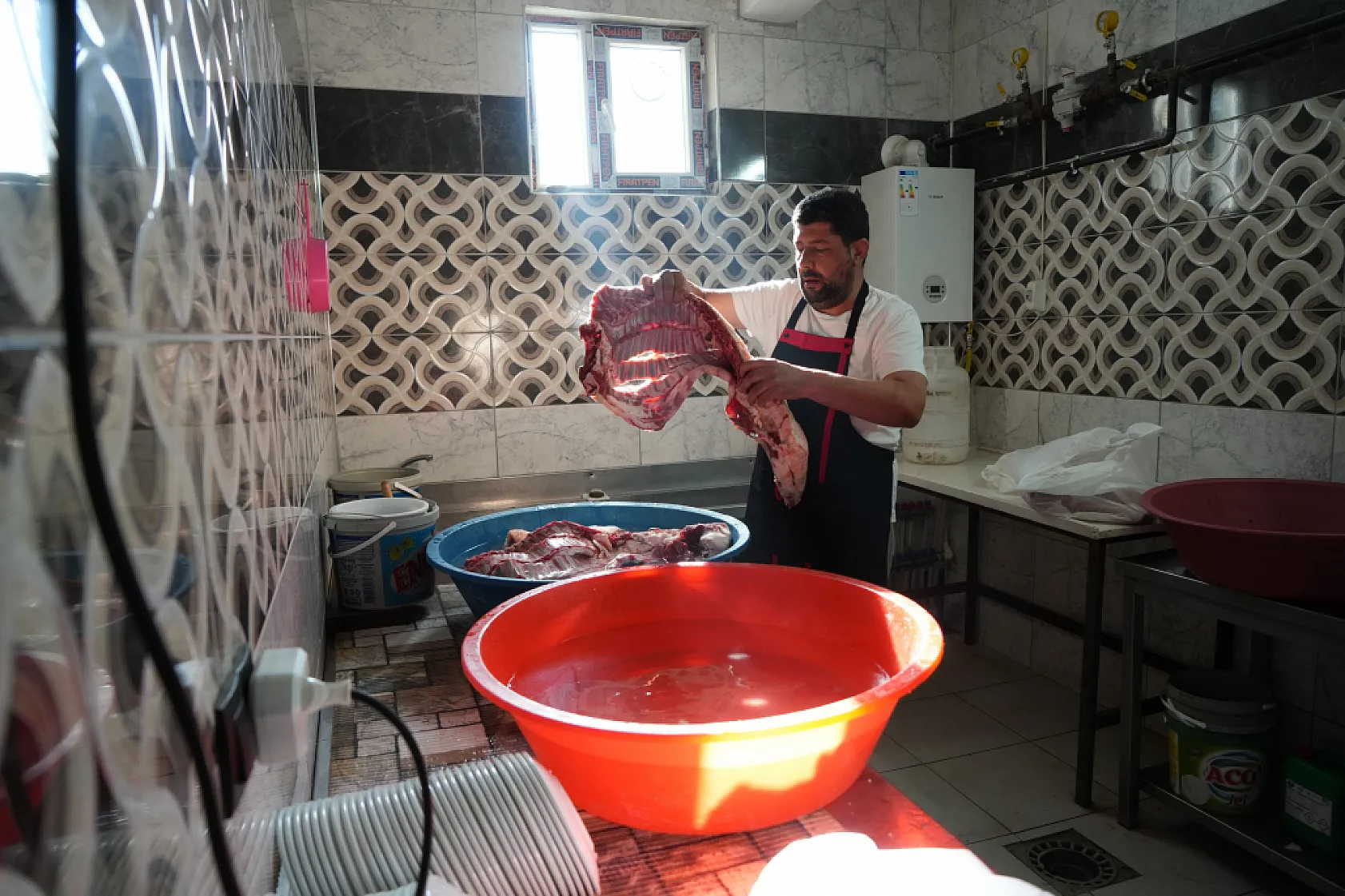 Muş'ta büryan tandırda lezzete dönüşüyor