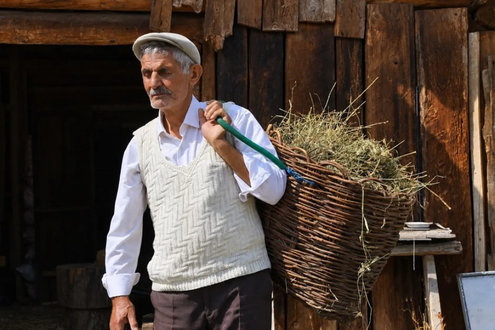 Artvin'de görme engelli iki kardeşin yarım asırlık dayanışması: Görmedikleri köyü ezberlediler
