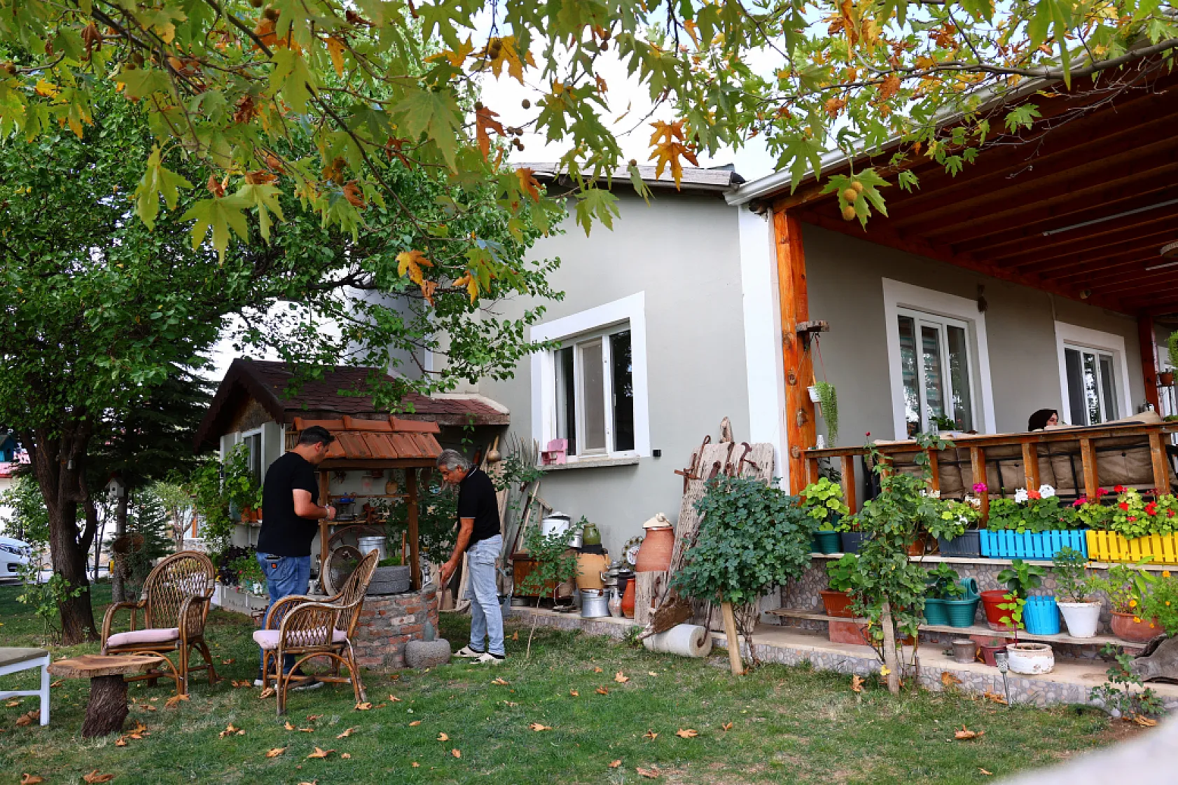 Bahçesini açık hava müzesine çevirdi