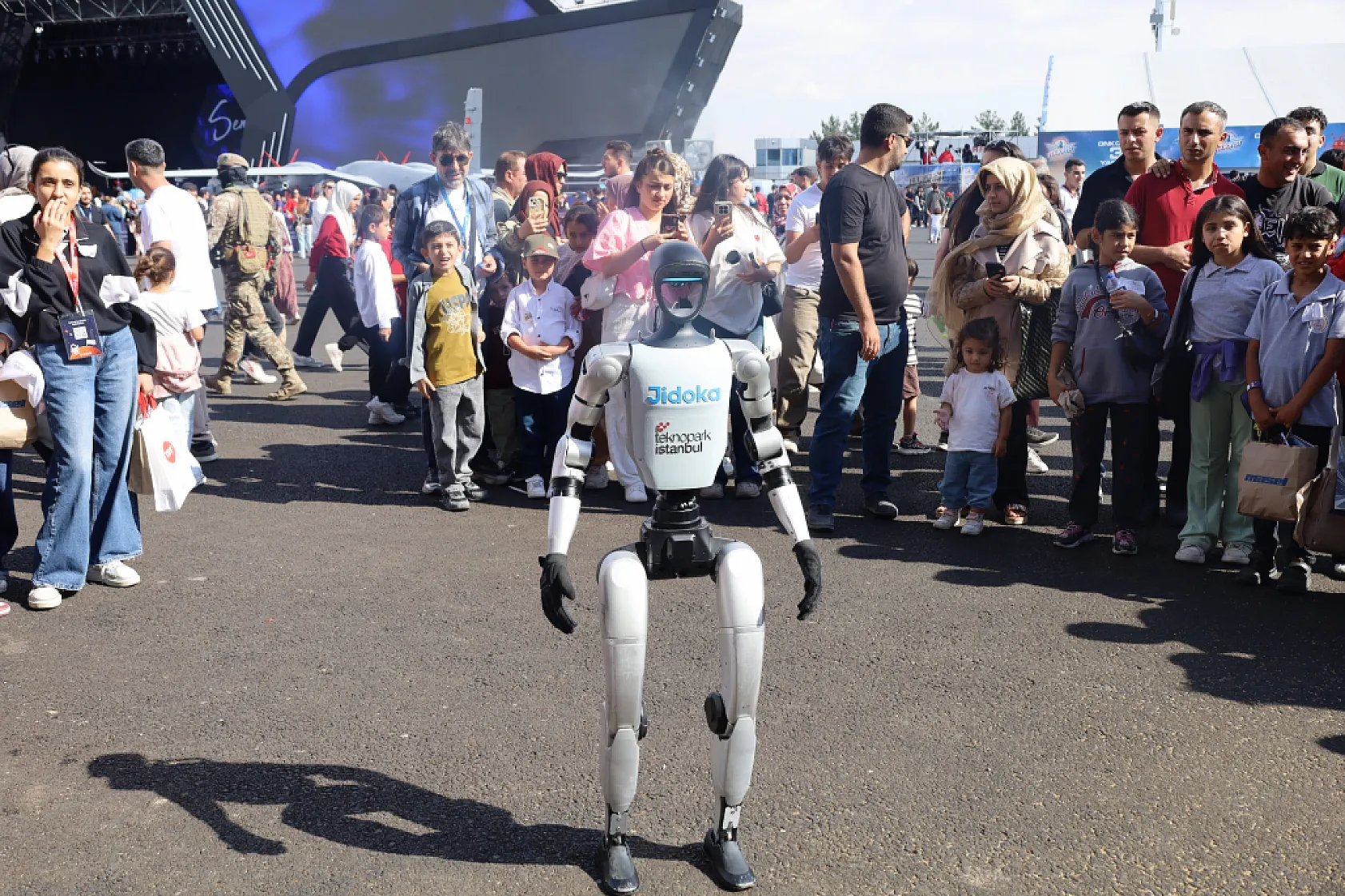 TEKNOFEST Güneydoğu'da insansı robota yoğun ilgi