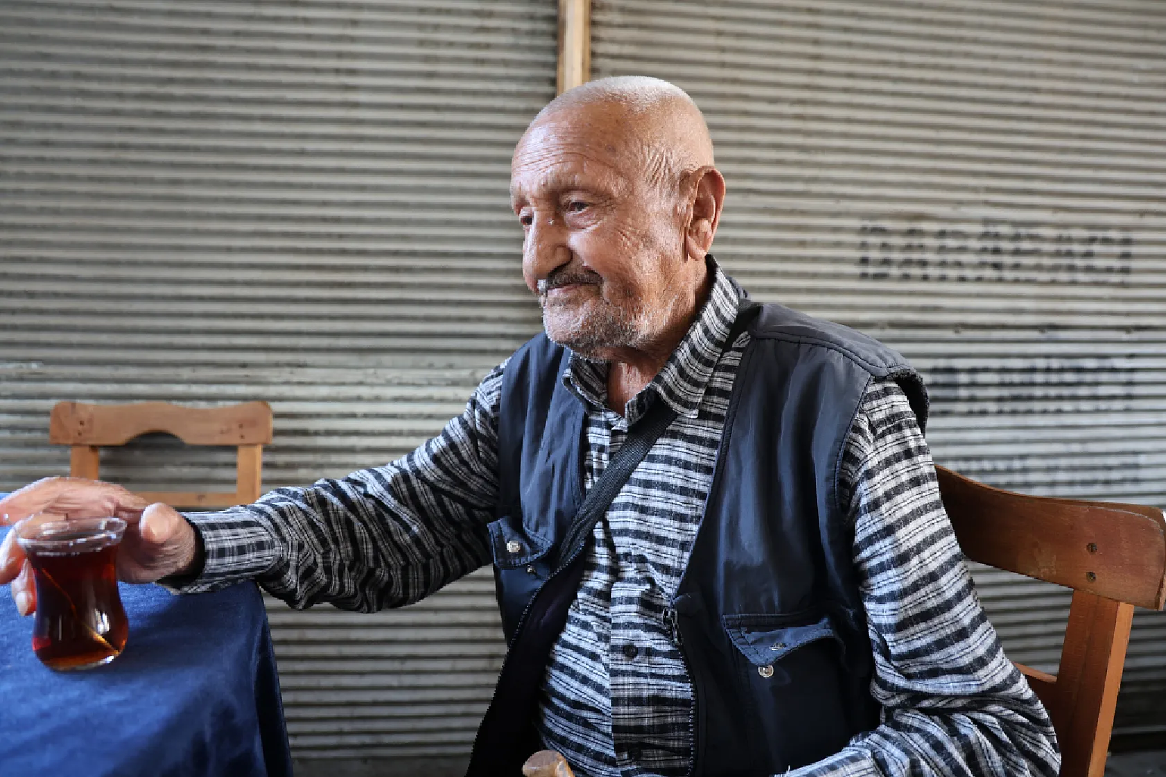 86 yaşında, her gün 8 kilometre yürüyor: Bayram dedenin dinçlik sırrı