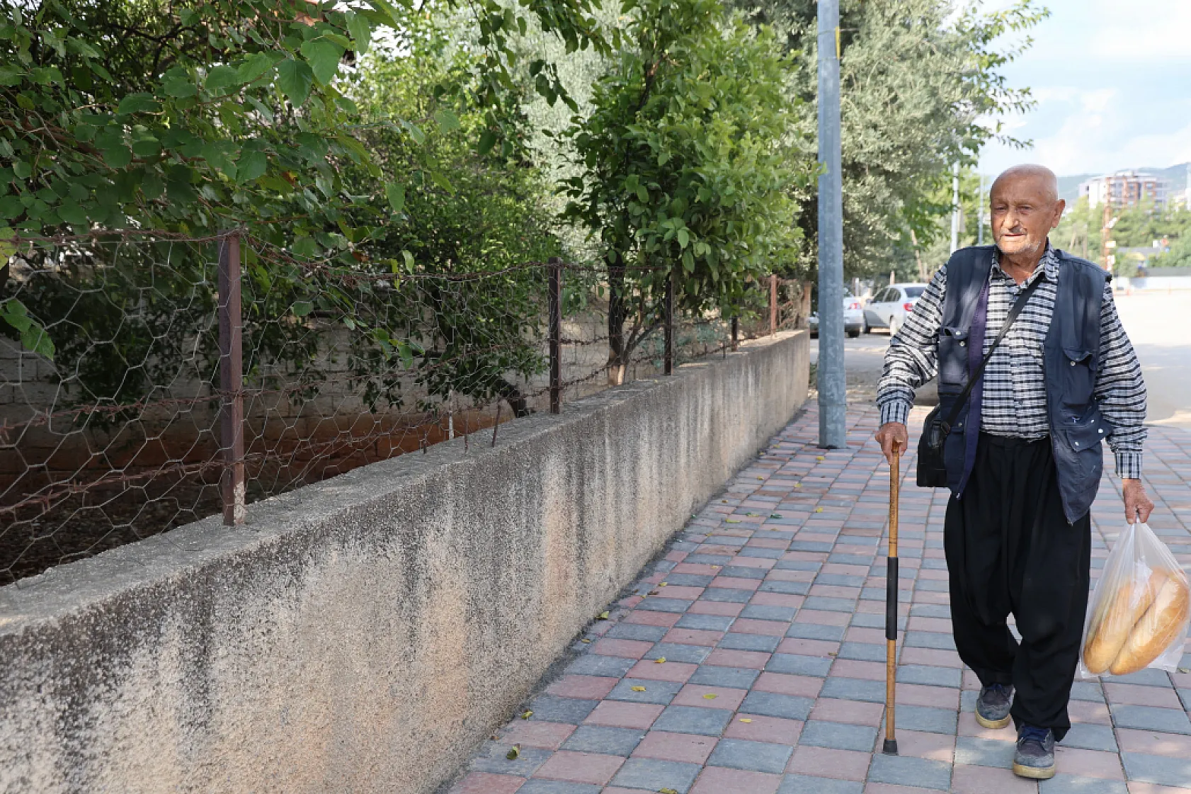 86 yaşında, her gün 8 kilometre yürüyor: Bayram dedenin dinçlik sırrı