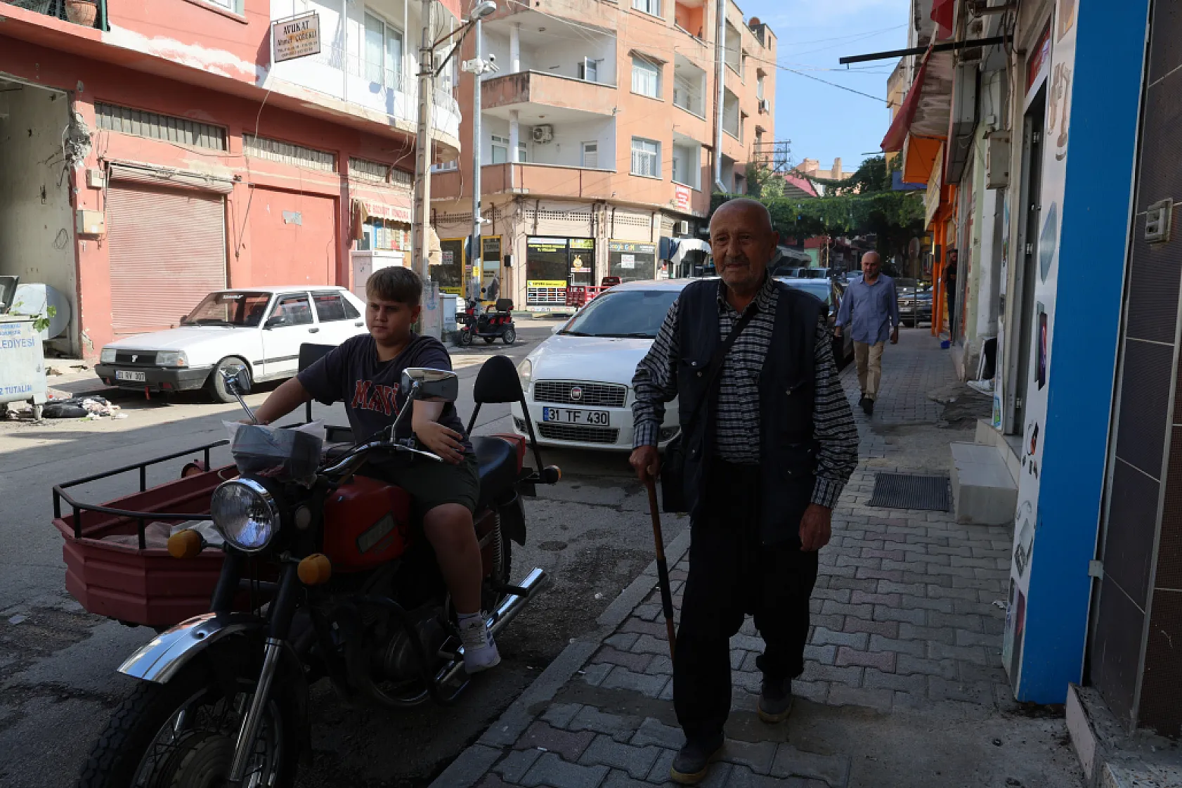 86 yaşında, her gün 8 kilometre yürüyor: Bayram dedenin dinçlik sırrı