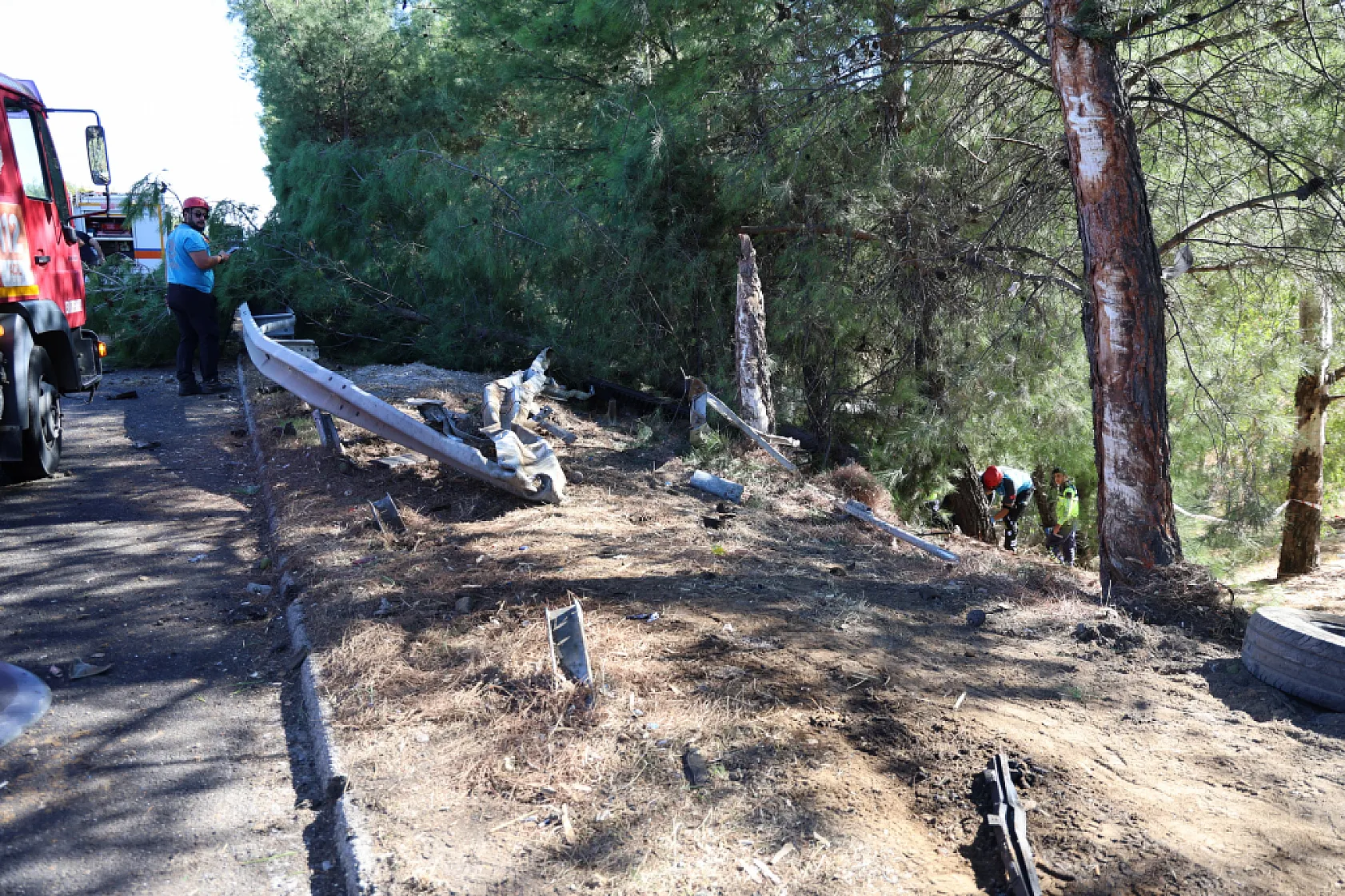 Aydın-İzmir otoyolu'nda feci kaza: 2 kişi hayatını kaybetti, 9 turist yaralandı