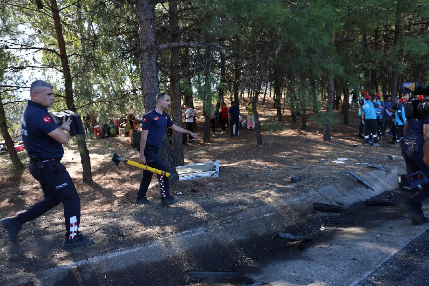 Aydın-İzmir otoyolu'nda feci kaza: 2 kişi hayatını kaybetti, 9 turist yaralandı