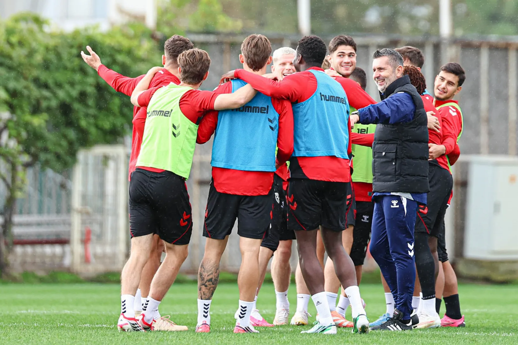 Samsunspor'da mağlubiyet serisine rağmen yüzler gülüyor! Bjelica yönetiminde Kasımpaşa mesaisi