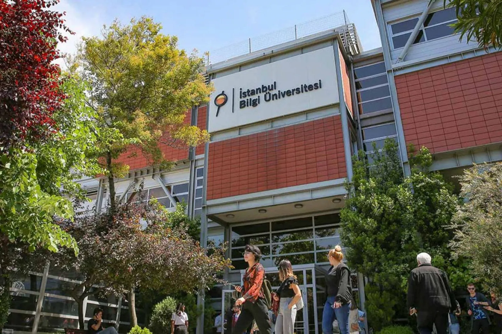 İstanbul Bilgi Üniversitesi Erdoğan'ın imzasıyla kapatıldı