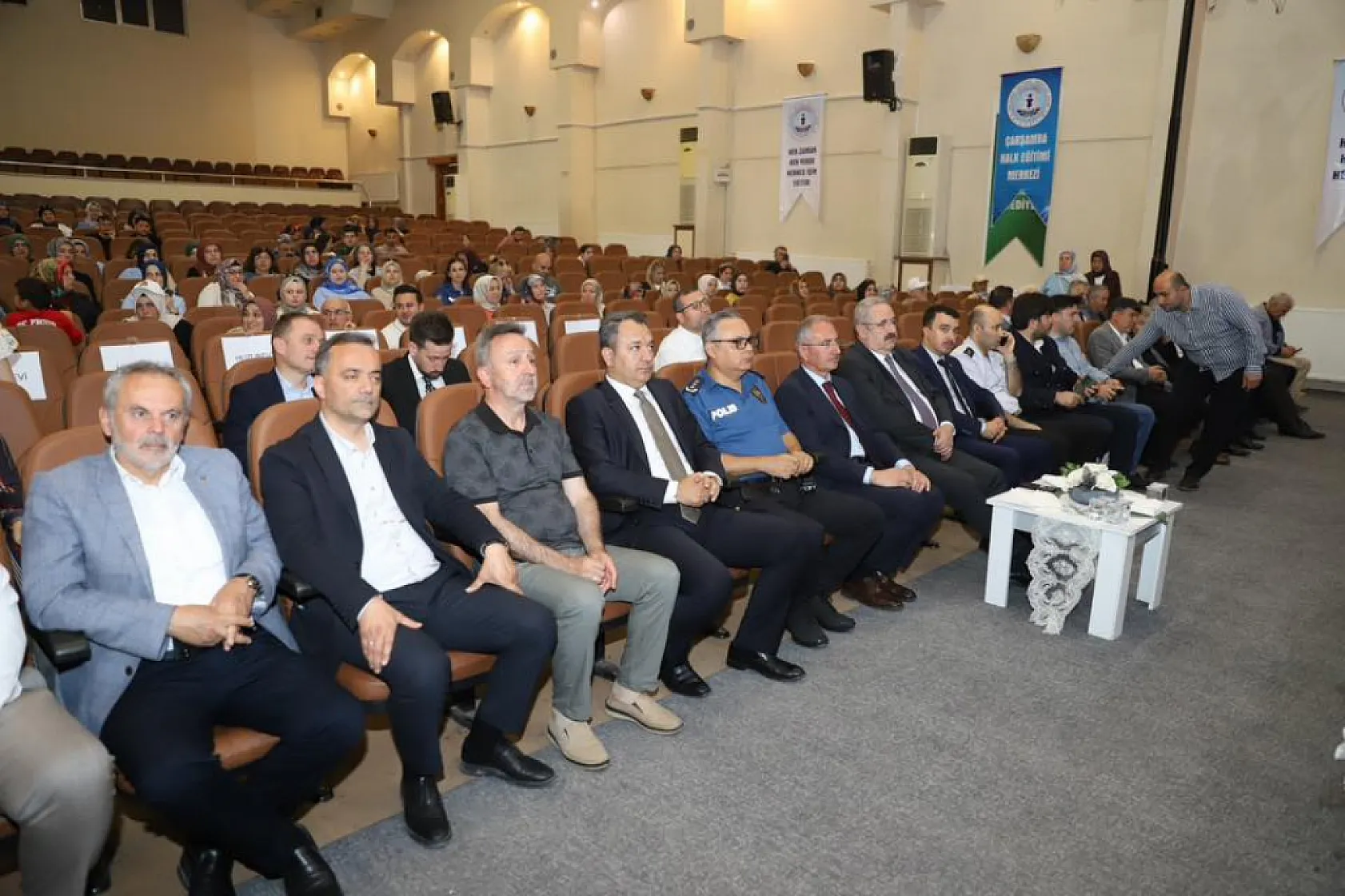 Halk eğitim merkezi kursiyerlerinden göz dolduran sergi