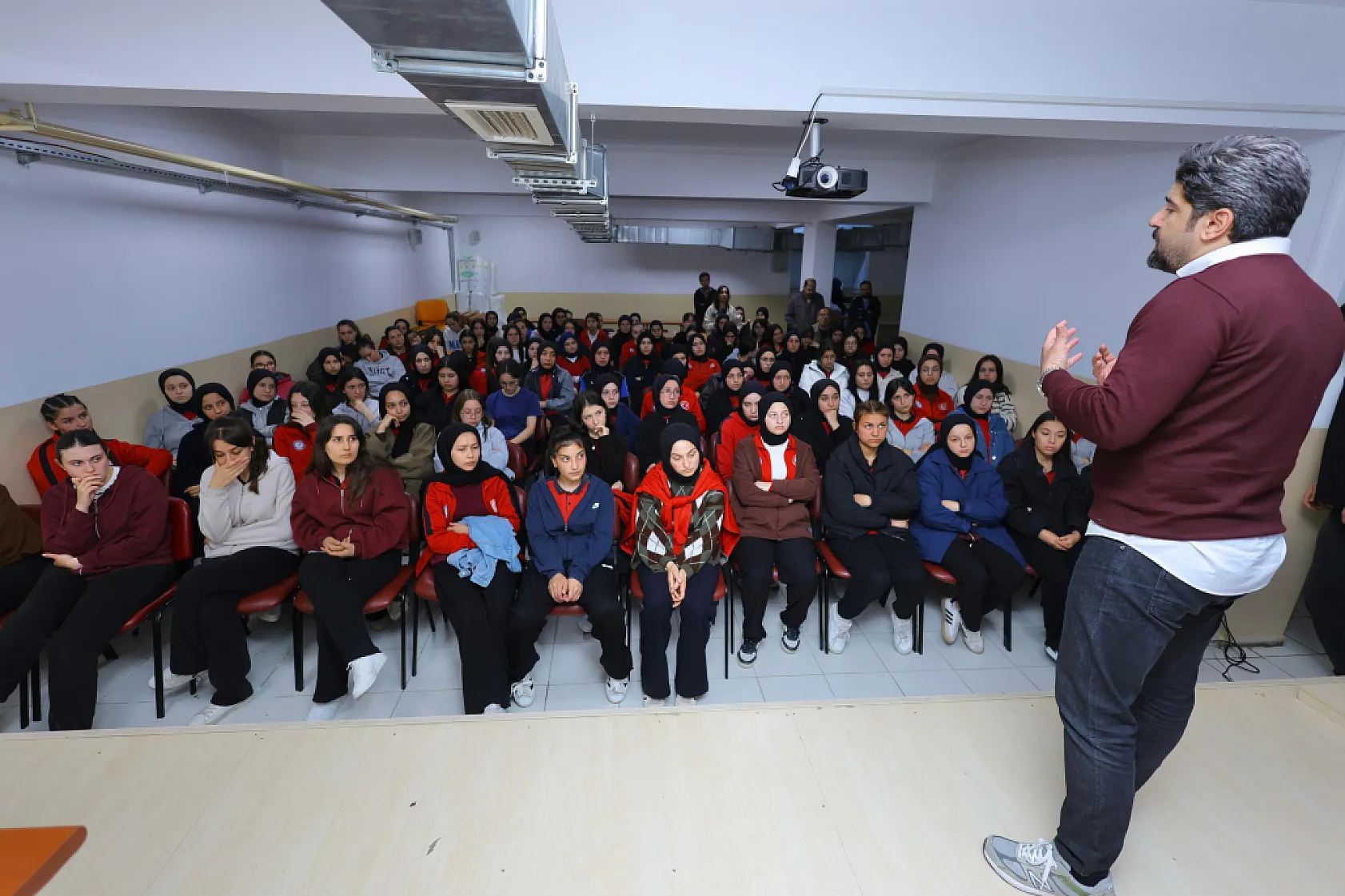 Büyükşehir 30 Bini Aşkın Gence Işık Oldu