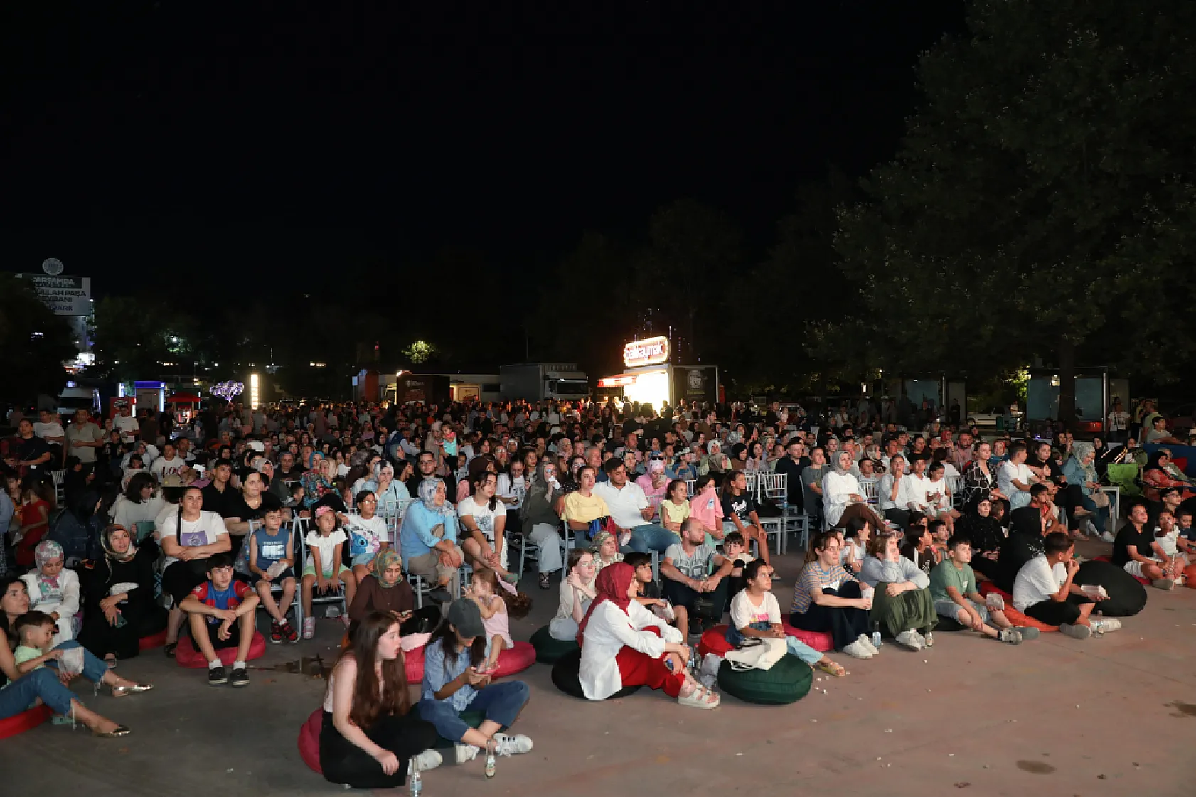 Büyükşehir'in açık hava sinema geceleri ile sinema keyfi 17 ilçeye taşındı