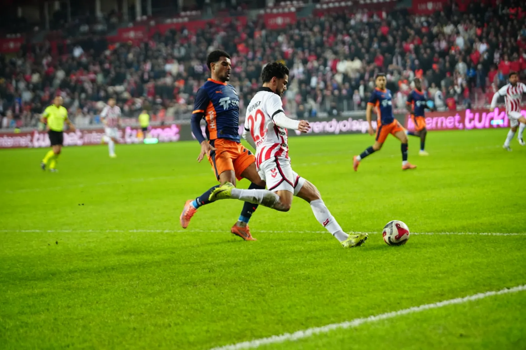 Samsunspor Evinde Başakşehir'e Boyun Eğdi: 0-2