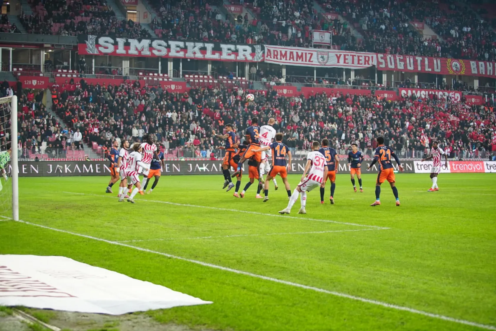 Samsunspor Evinde Başakşehir'e Boyun Eğdi: 0-2