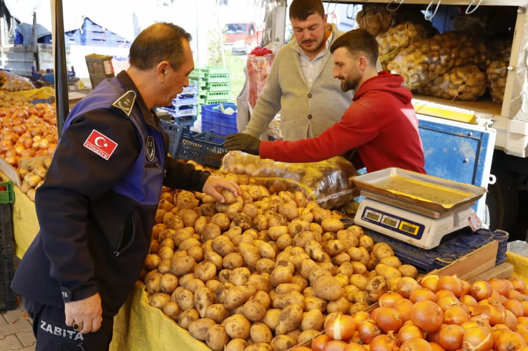 İlkadım'da Pazarlara Sıkı Denetim