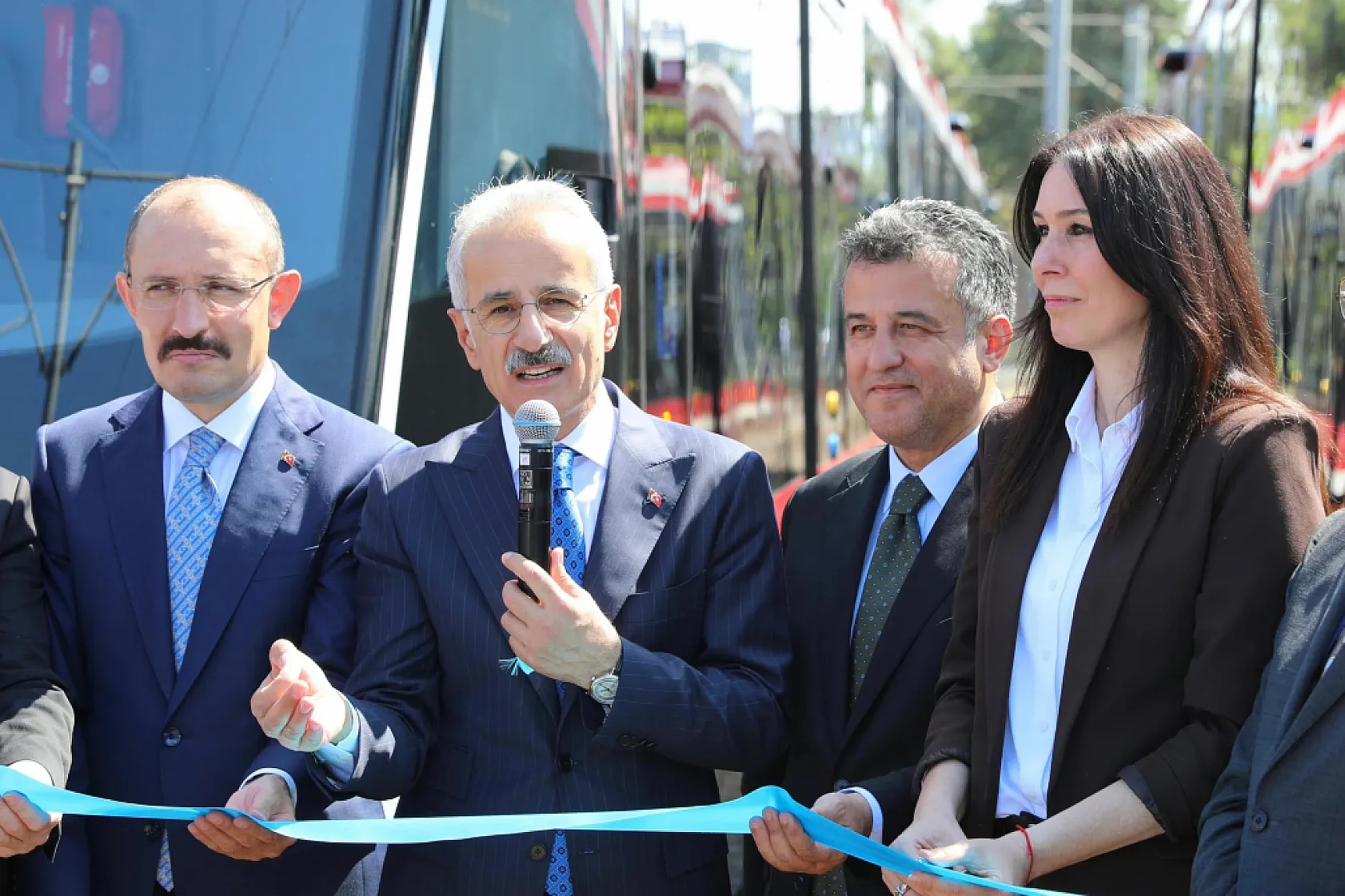Yolcu taşımaya başlayan yeni tramvaylar göz doldurdu!