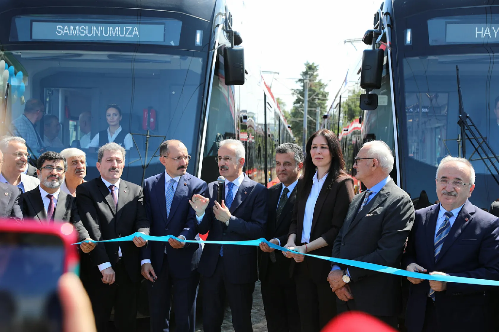 Yolcu taşımaya başlayan yeni tramvaylar göz doldurdu!
