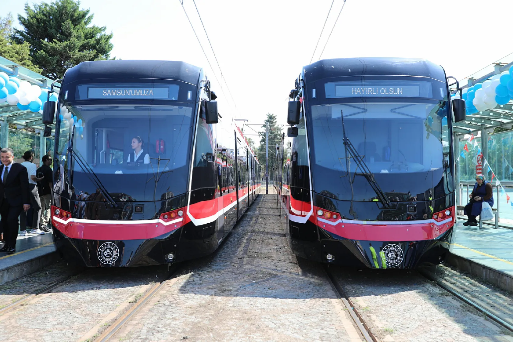 Yolcu taşımaya başlayan yeni tramvaylar göz doldurdu!