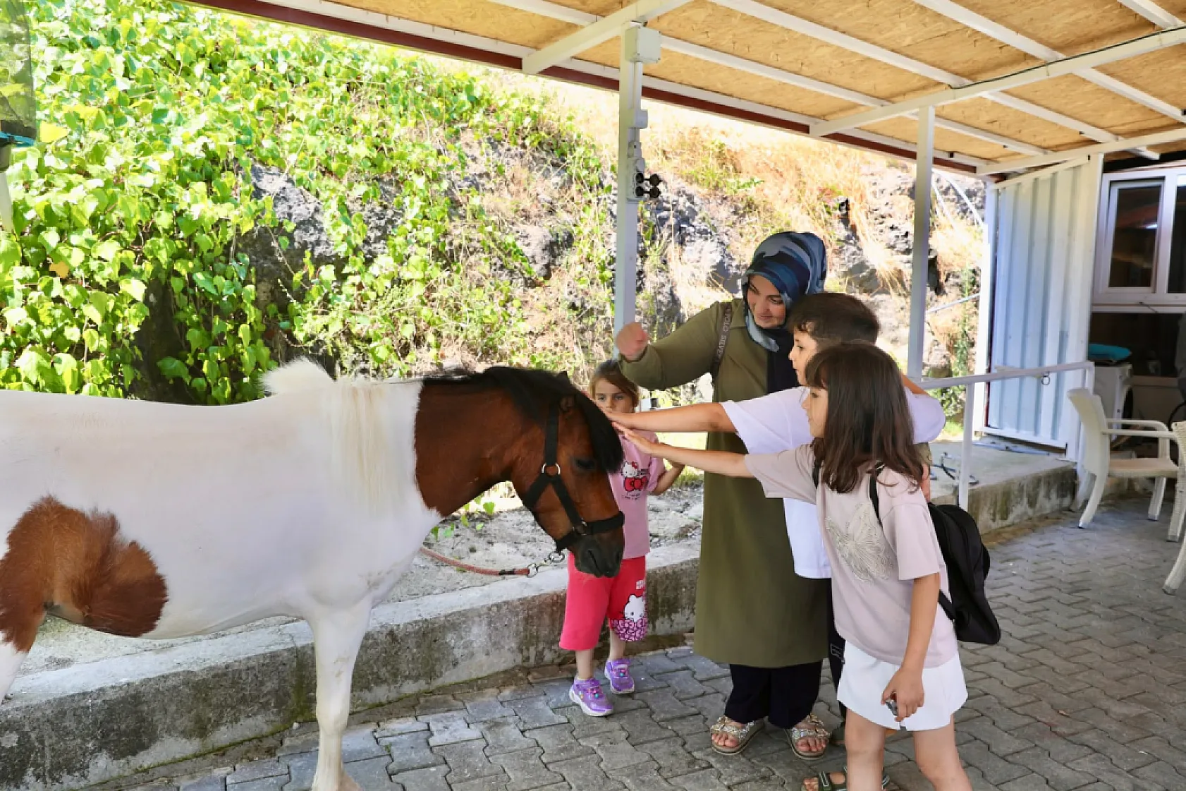 Büyükşehir belediyesi hep yanlarında! Otizmli çocukların gelişim yolculuğunda atlı terapi