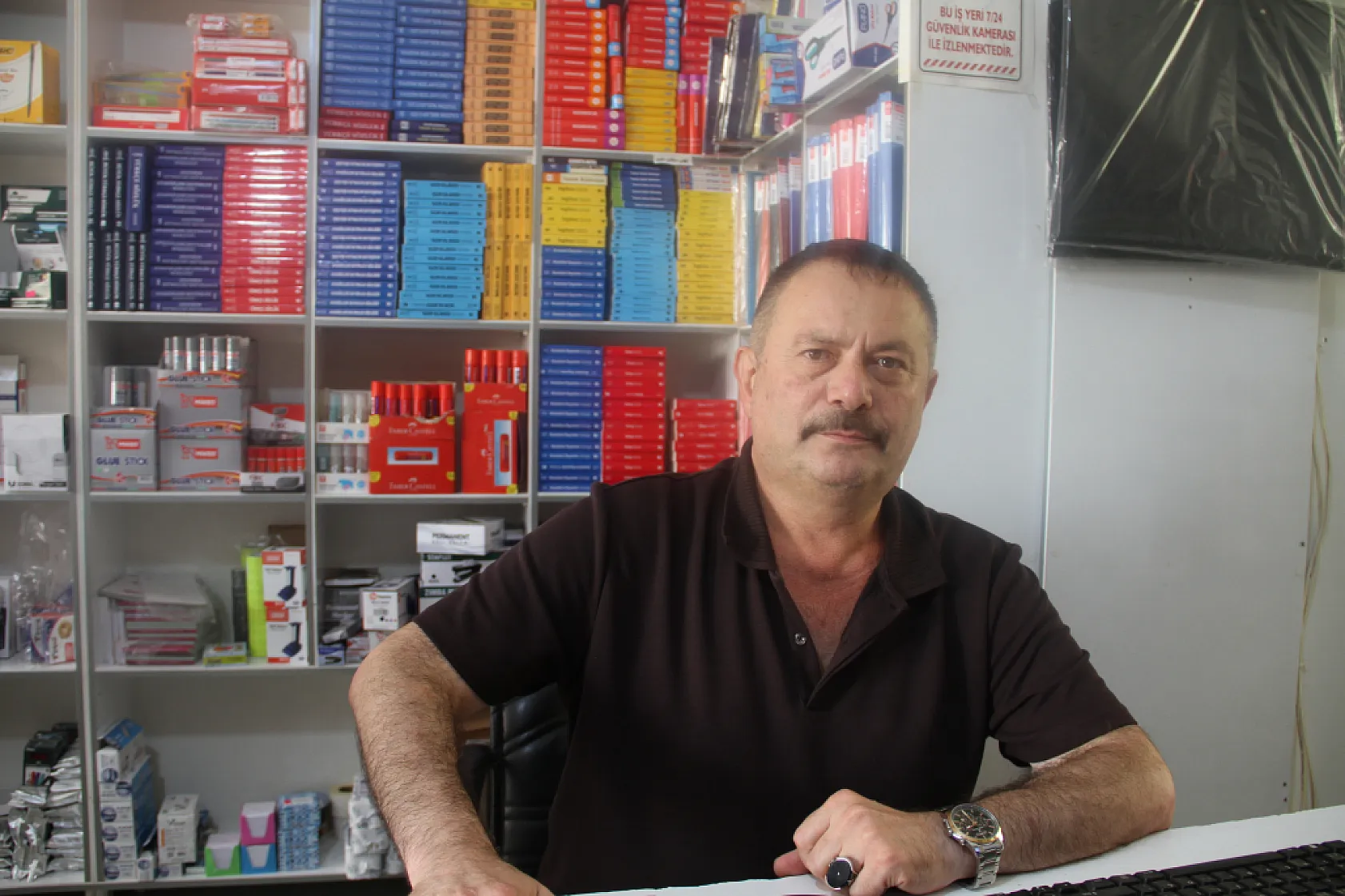 Adem Ünyeli, 'Büyük marketler kırtasiyeciyi zorluyor'