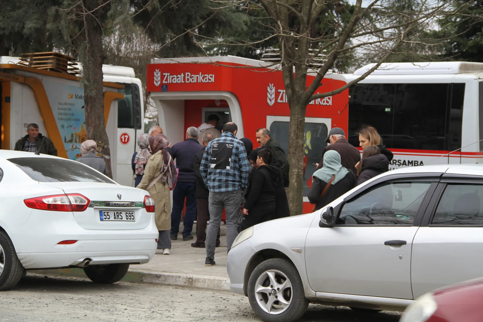 Çarşamba'da ikramiye yoğunluğu: ATM'lerde uzun kuyruklar oluştu
