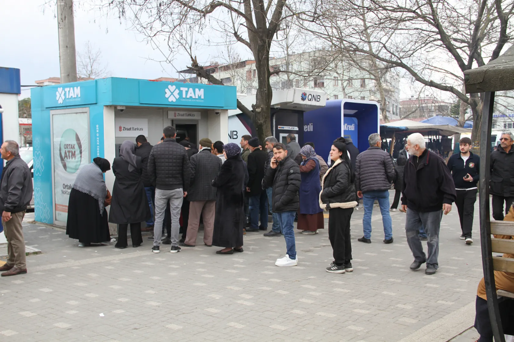 Çarşamba'da ikramiye yoğunluğu: ATM'lerde uzun kuyruklar oluştu