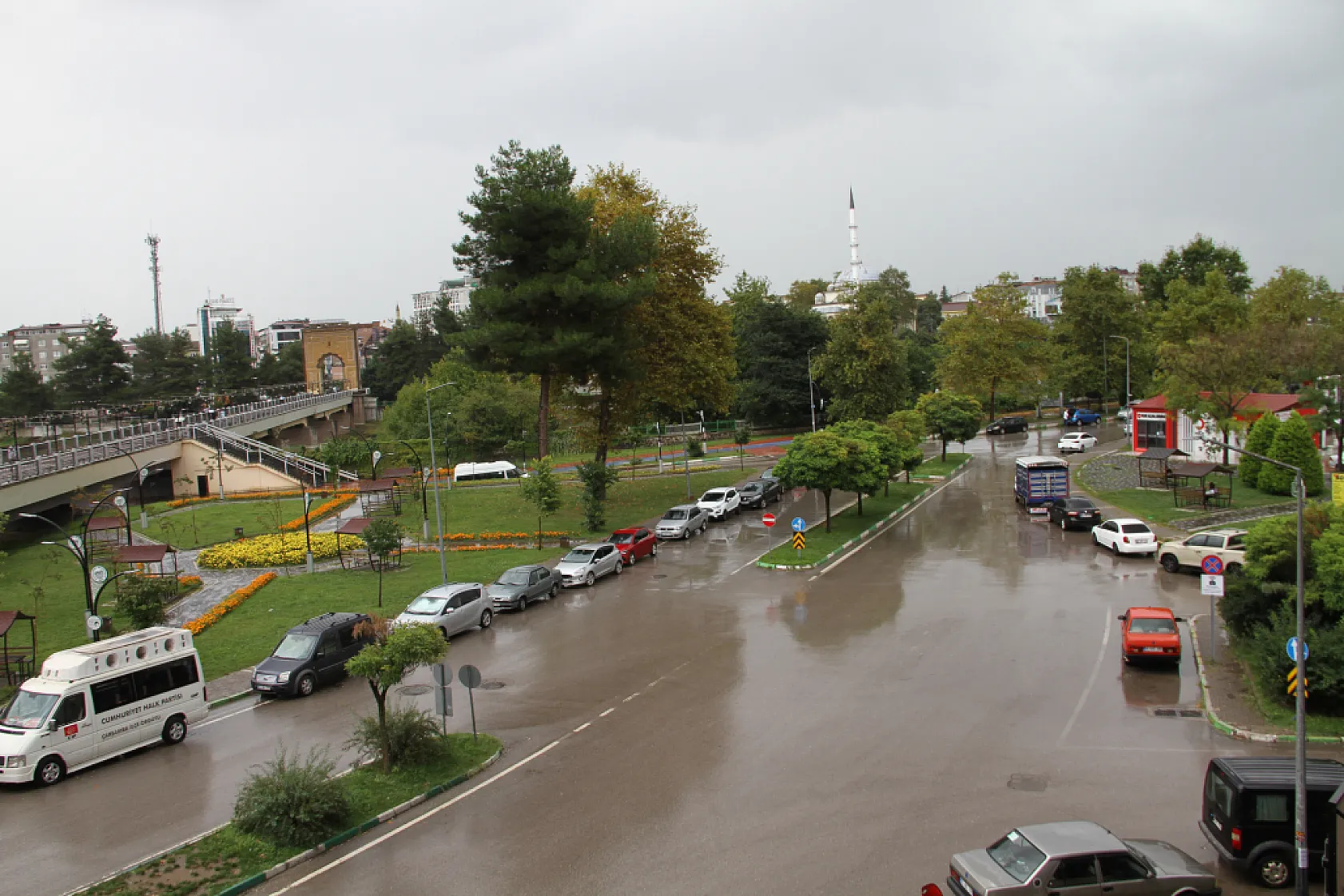 Samsun Çarşamba'da sabah mesaisi yağmurla başladı