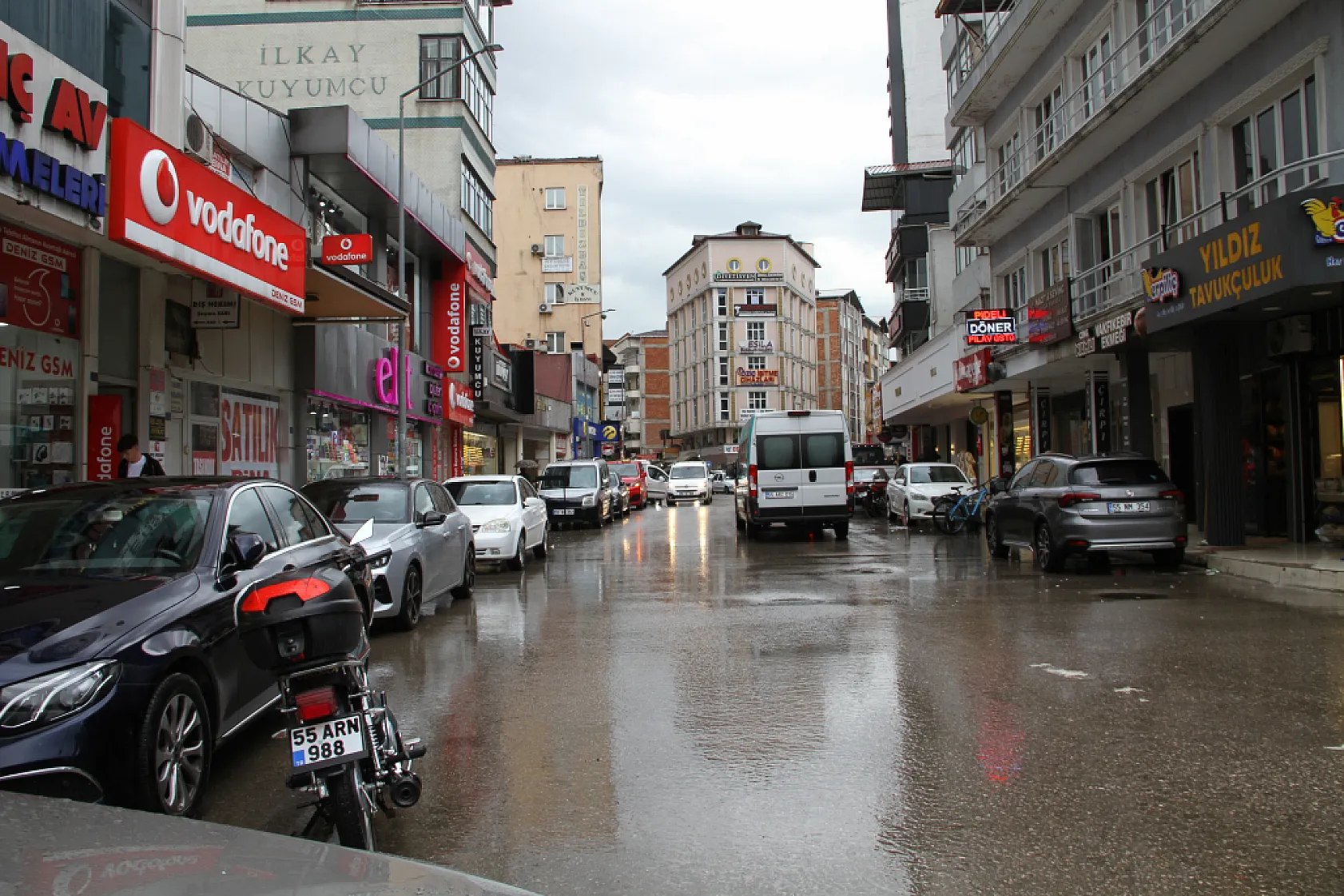 Samsun Çarşamba'da sabah mesaisi yağmurla başladı