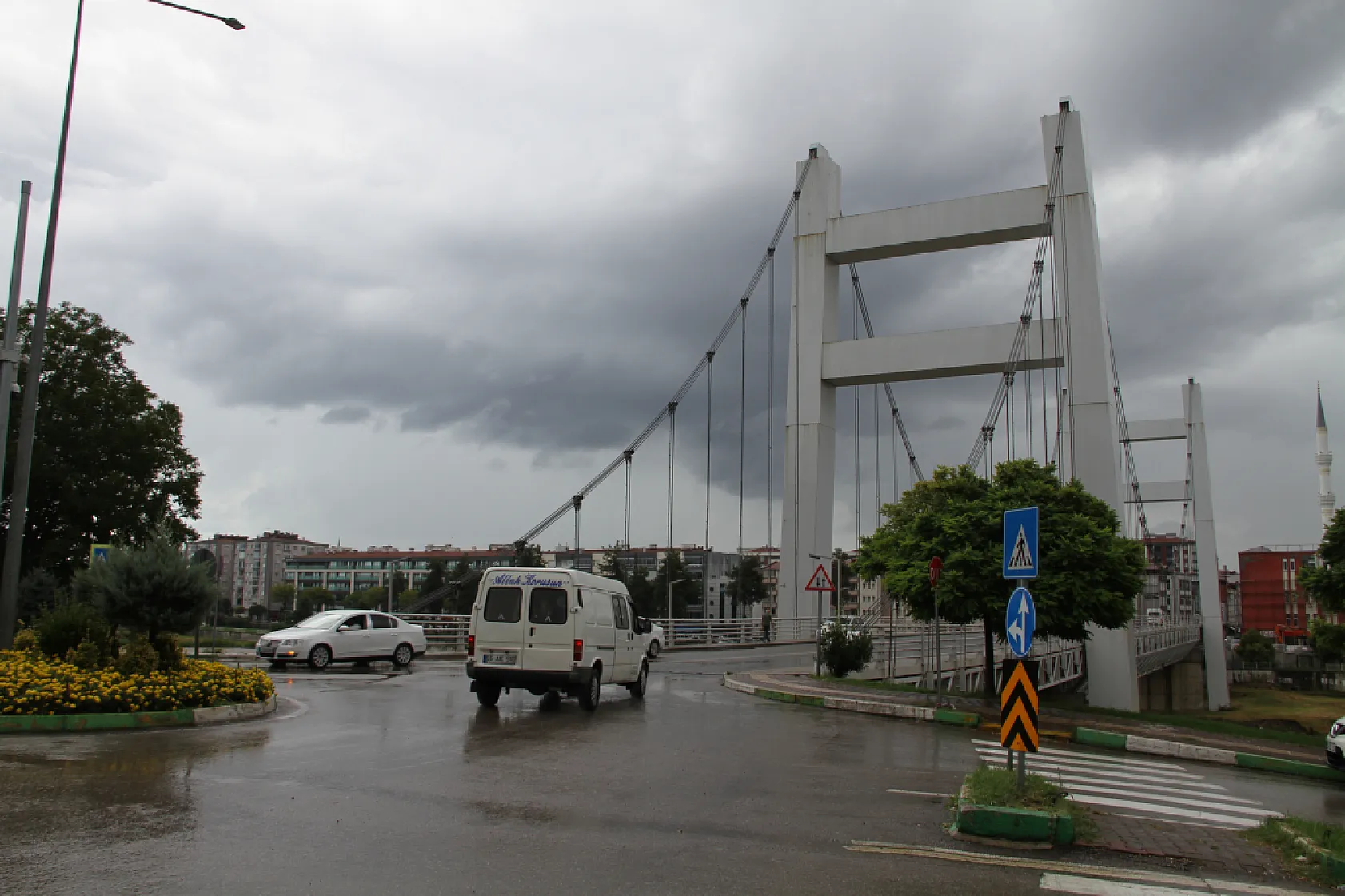 Samsun Çarşamba'da sabah mesaisi yağmurla başladı