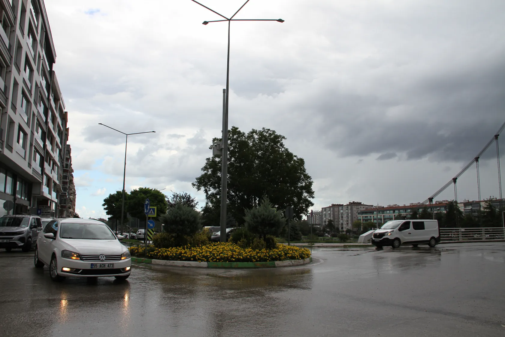 Samsun Çarşamba'da sabah mesaisi yağmurla başladı
