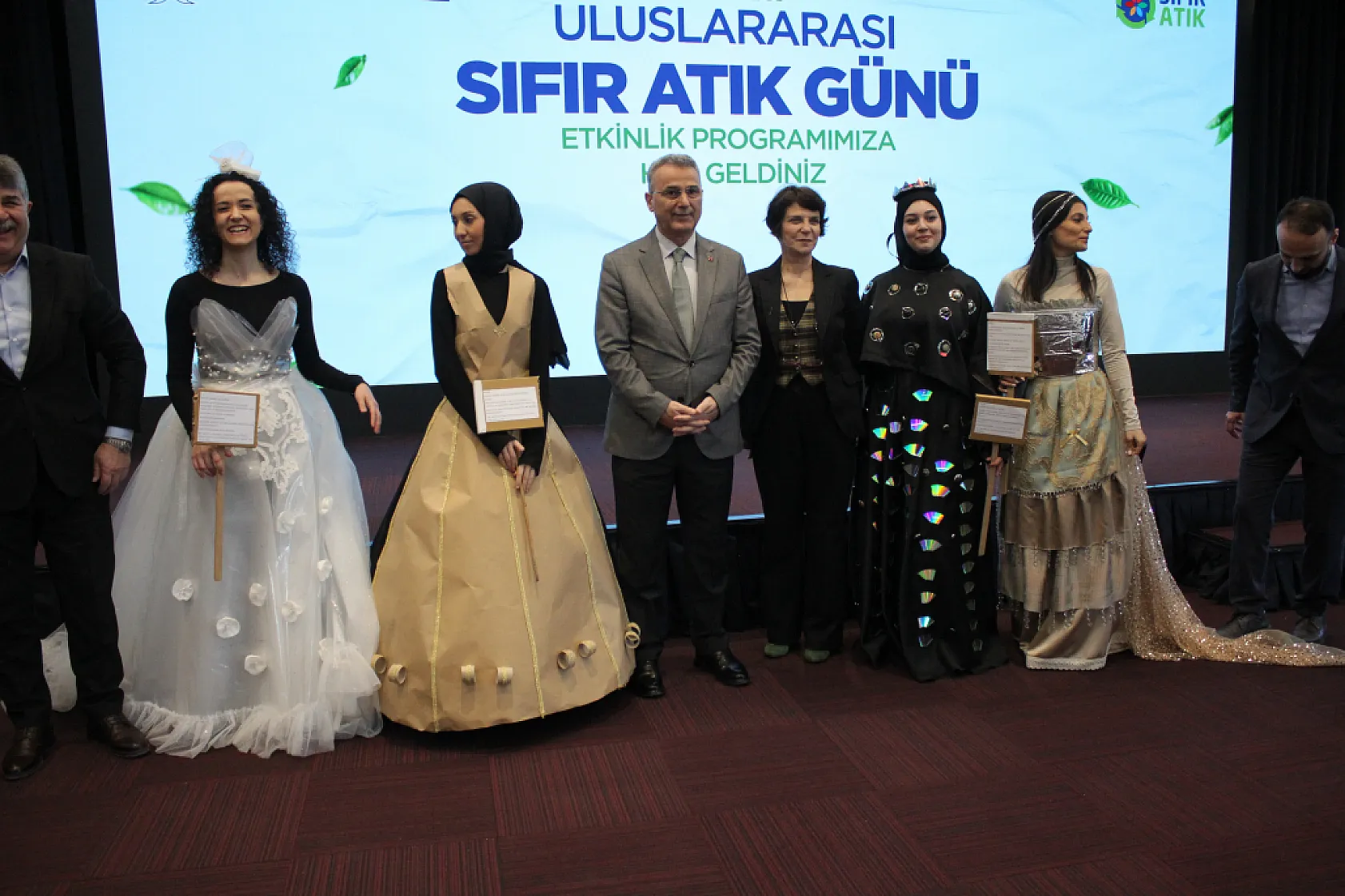 Atıktan modaya: Atıktan gelinlik yaptı, görenler inanamadı