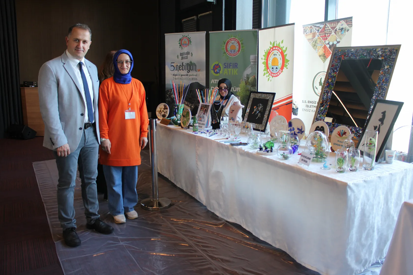 Atık cam sanata dönüşüyor: 1200 derecede şekil veriliyor